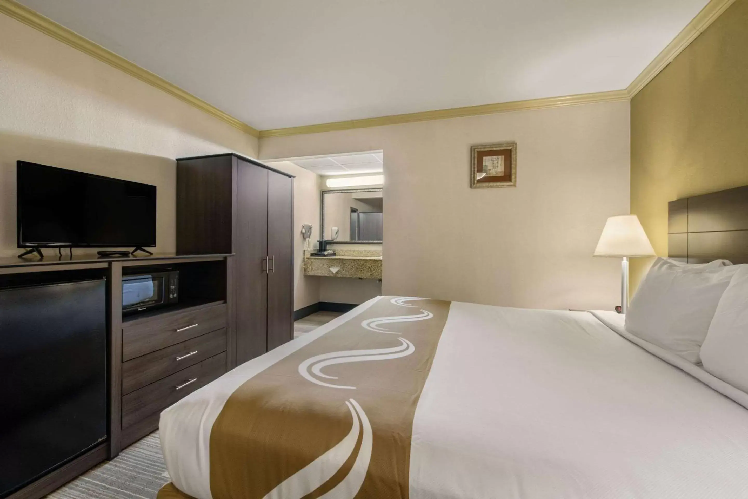 King Room - Accessible/Non-Smoking in Hibiscus Inn & Suites King Room - Accessible/Non-Smoking in Hibiscus Inn & Suites