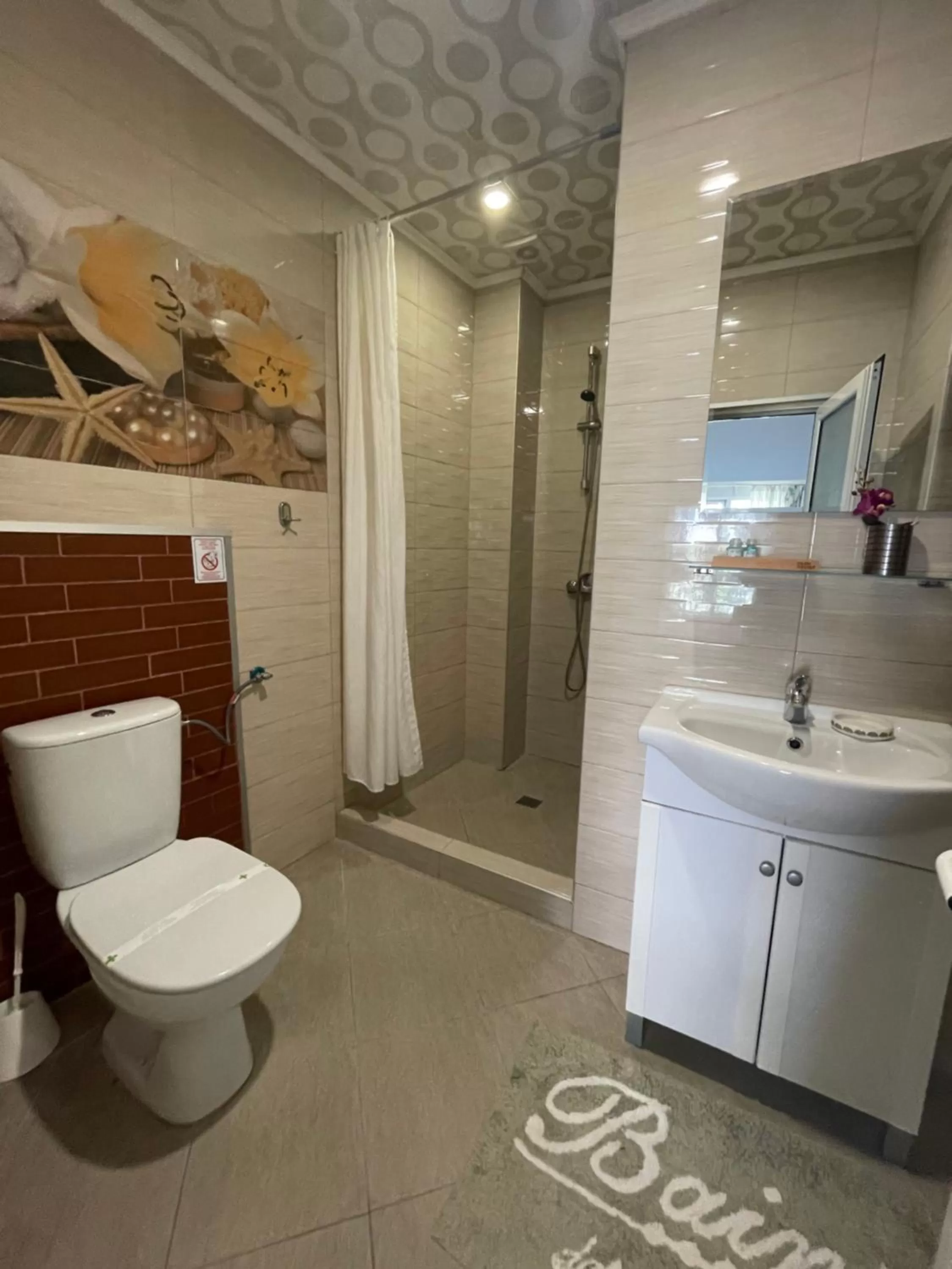 Bathroom in White Rose Family Guest House