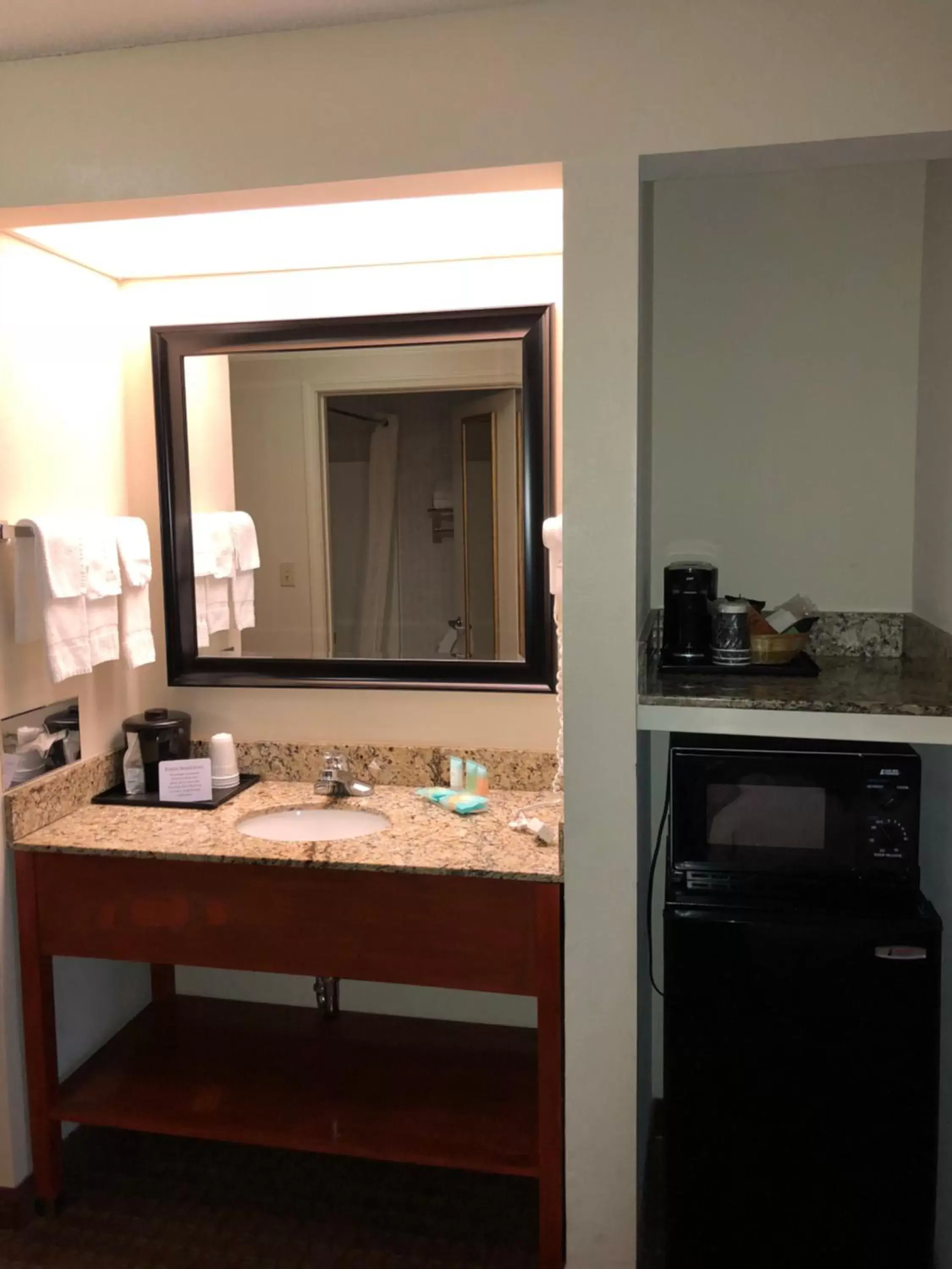 Standard Two Queen Beds - Non Smoking in Millennium Inn Standard Two Queen Beds - Non Smoking in Millennium Inn