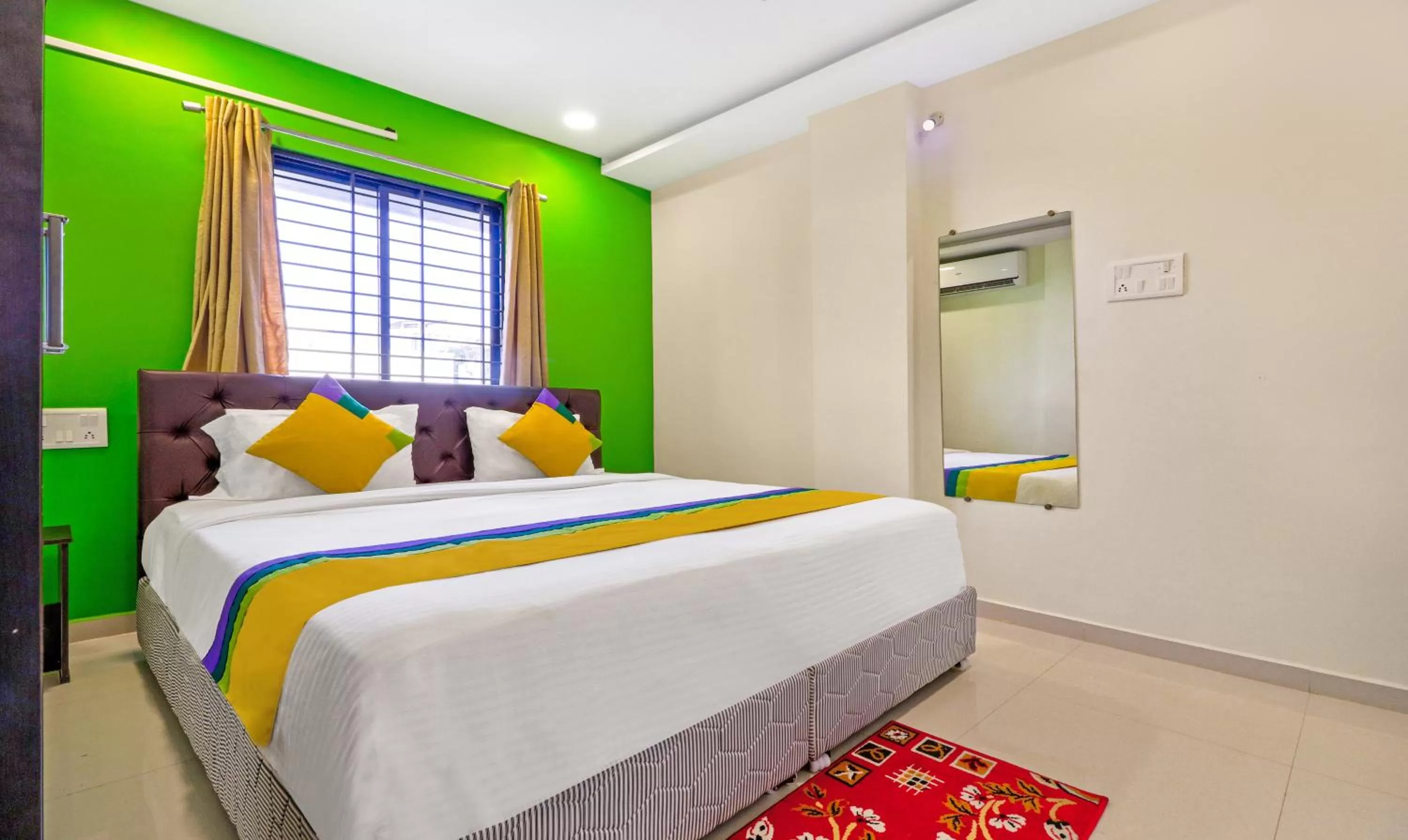 Bedroom, Bed in Itsy Hotels Carnival Inn