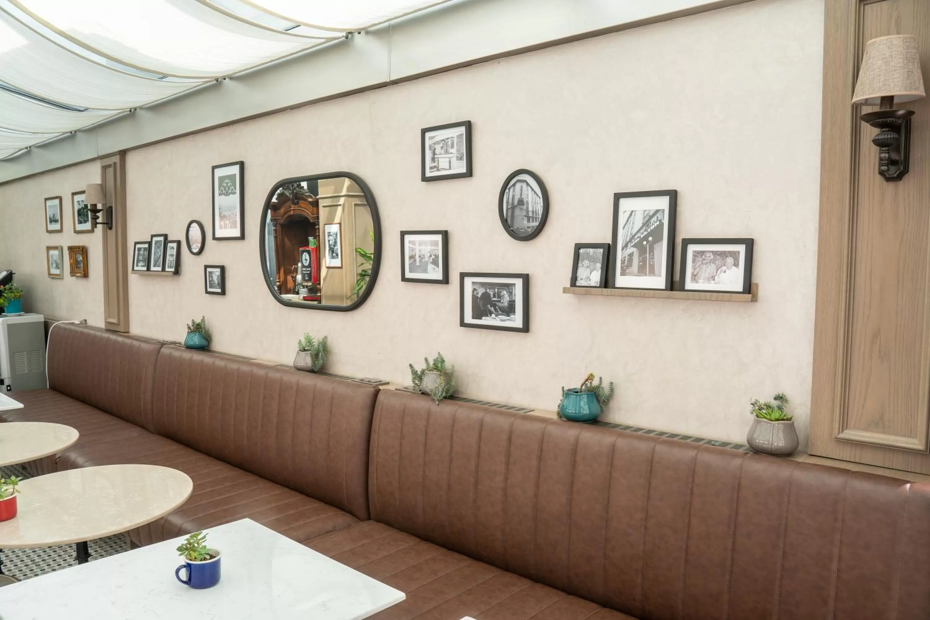 Seating area in Hotel Niles Istanbul