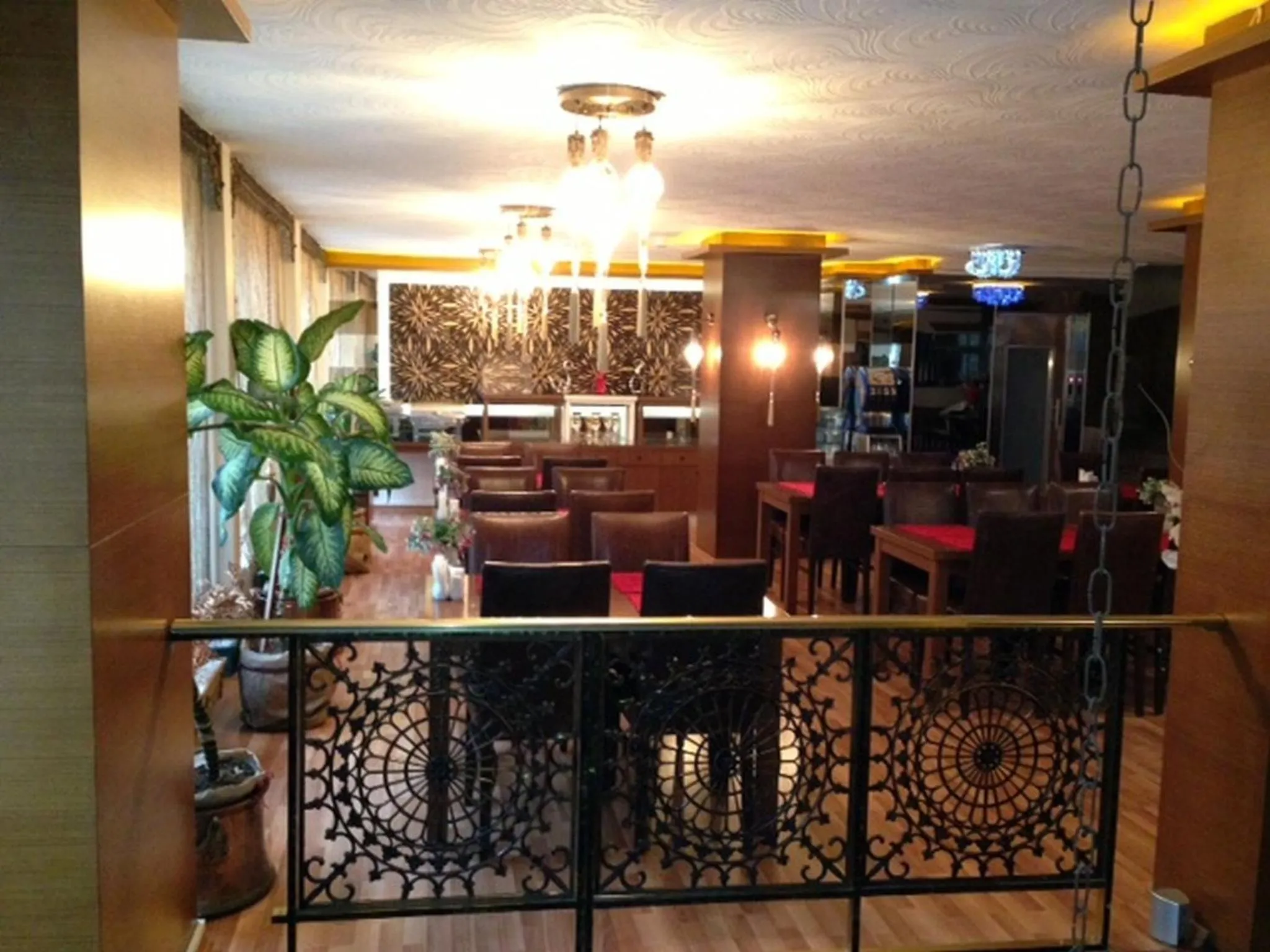 Restaurant/places to eat in Maya Hotel