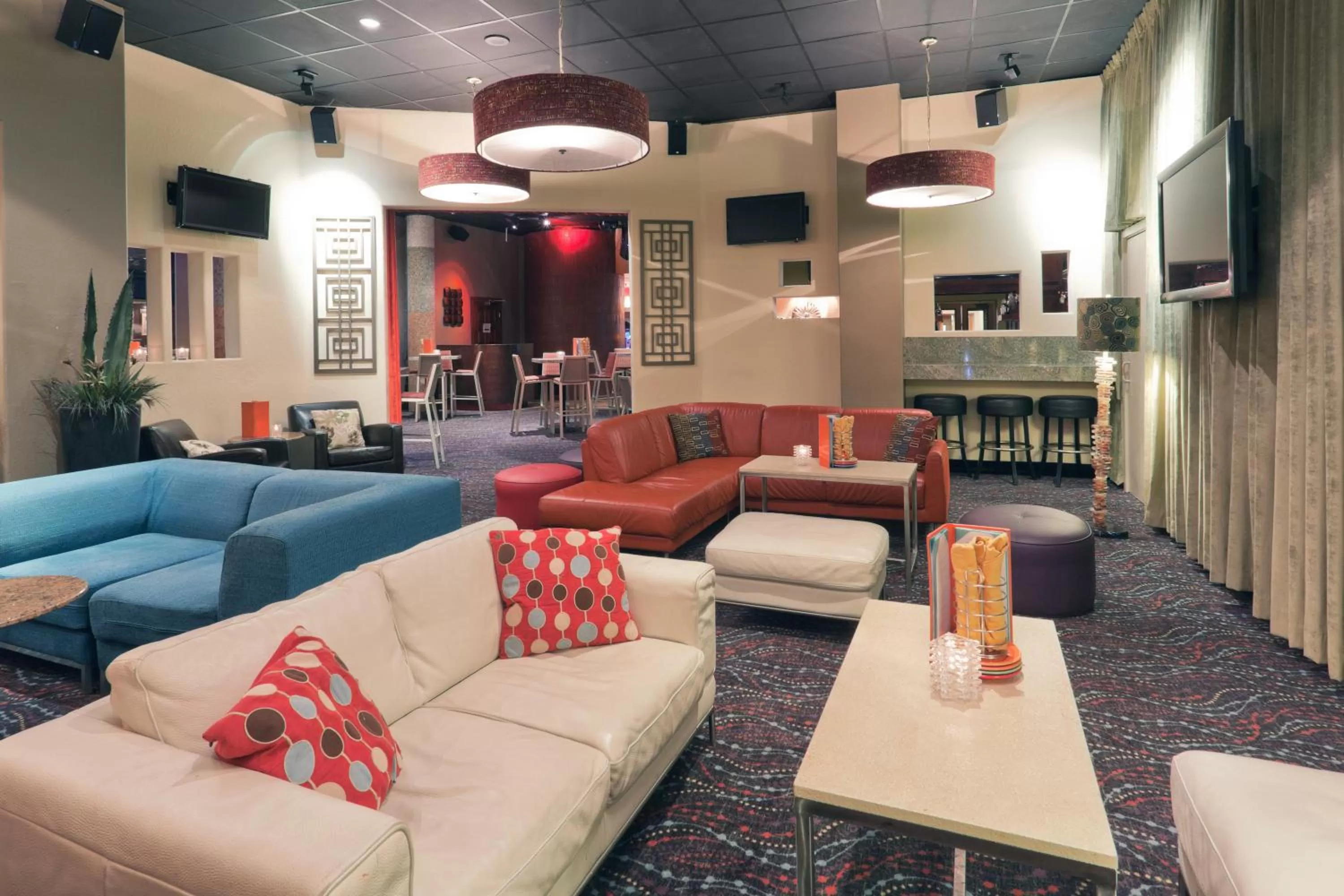 Lounge or bar in Crowne Plaza Hotel Foster City-San Mateo by IHG