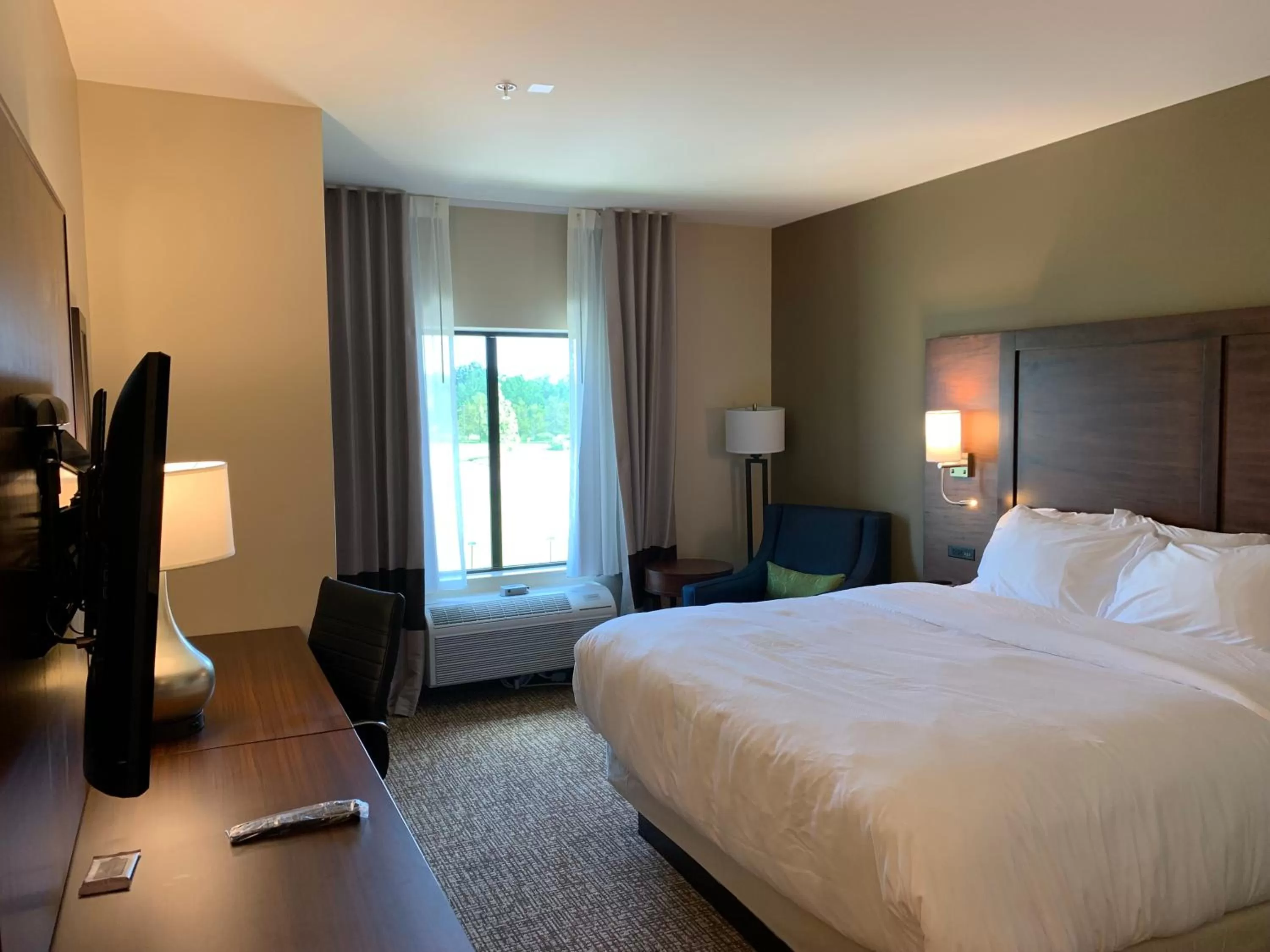 Bed in Comfort Inn & Suites Clarkston Pine Knob Area