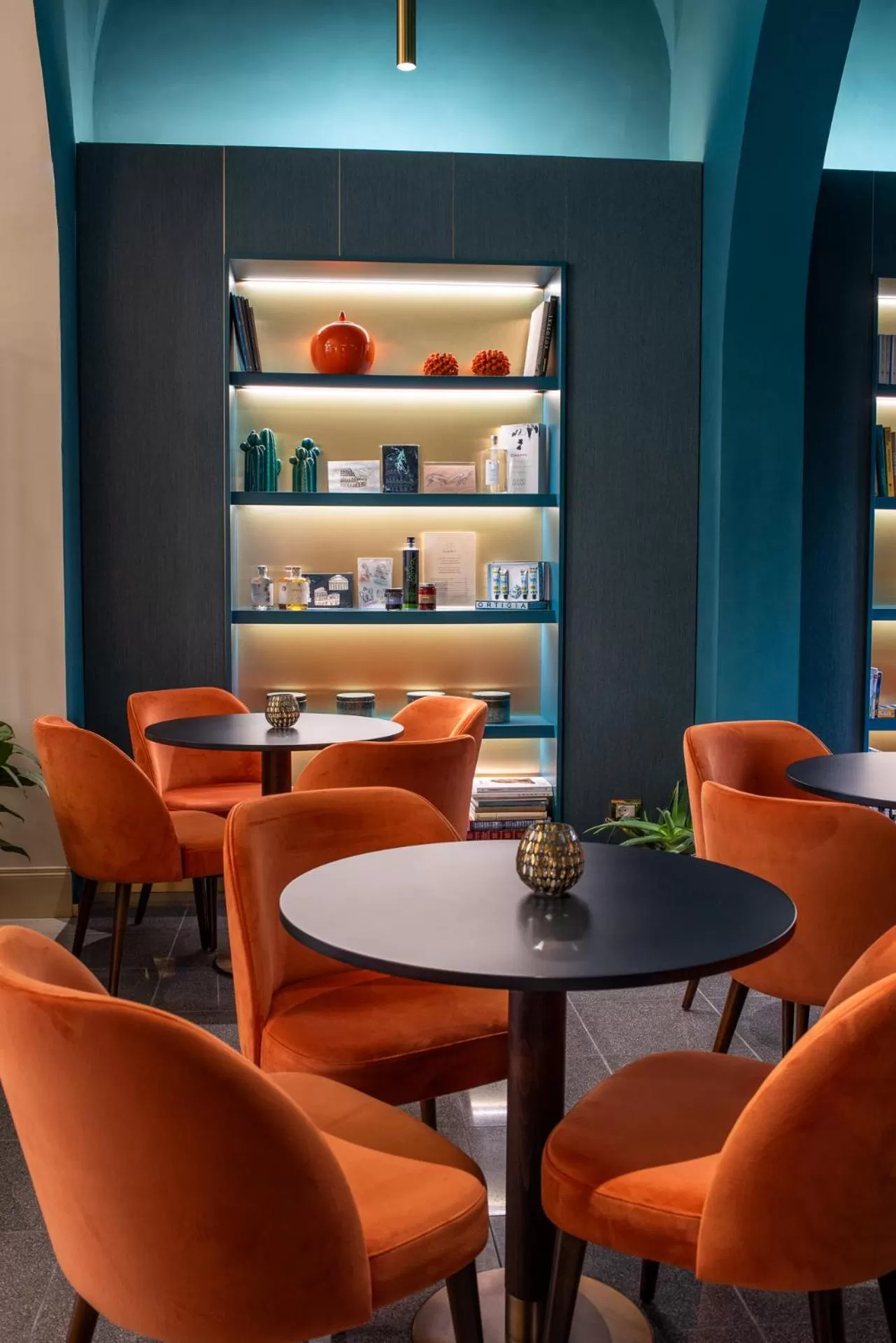 Communal lounge/ TV room in Sentho Roma