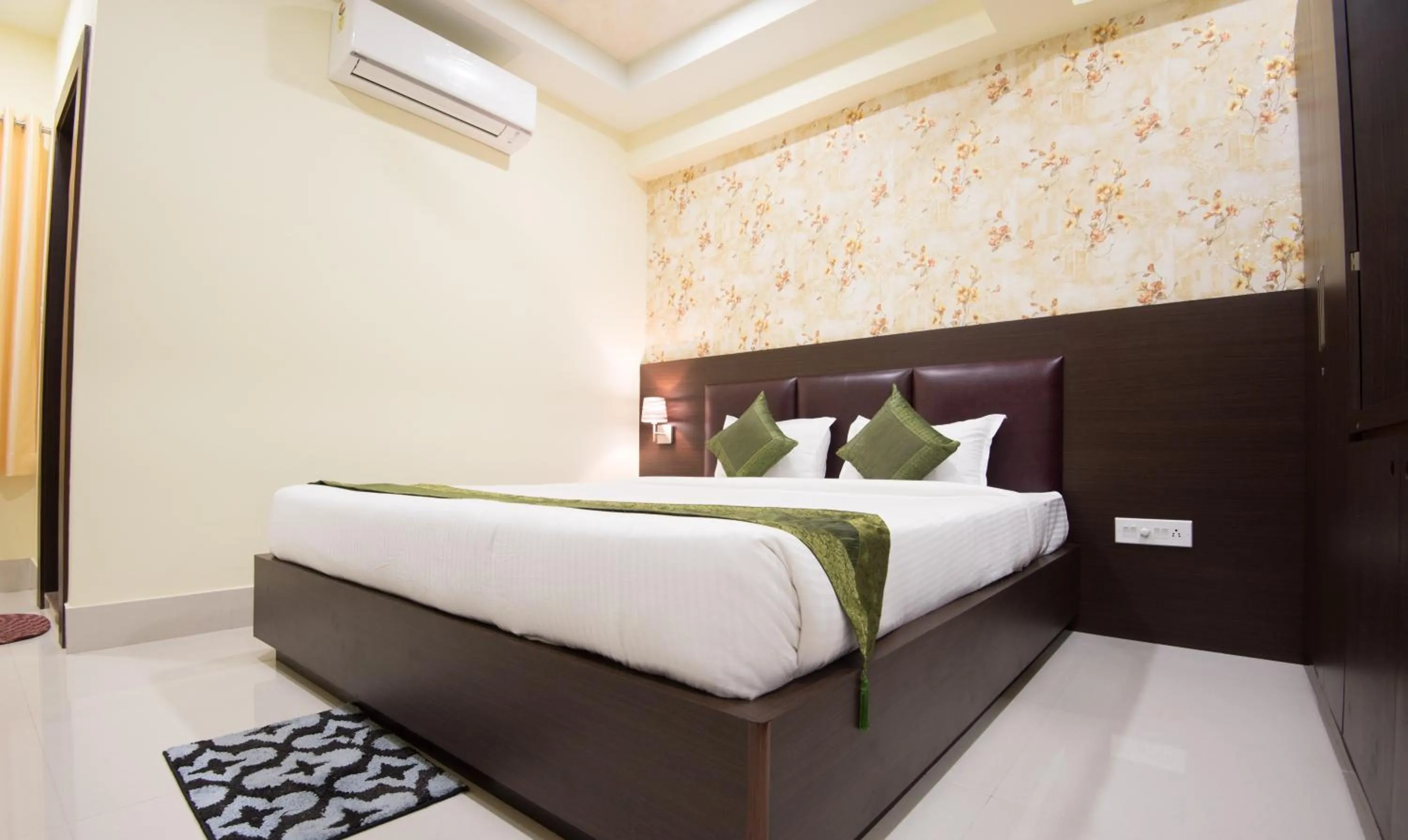 Bed in Treebo King'S Court Chandrasekharpur