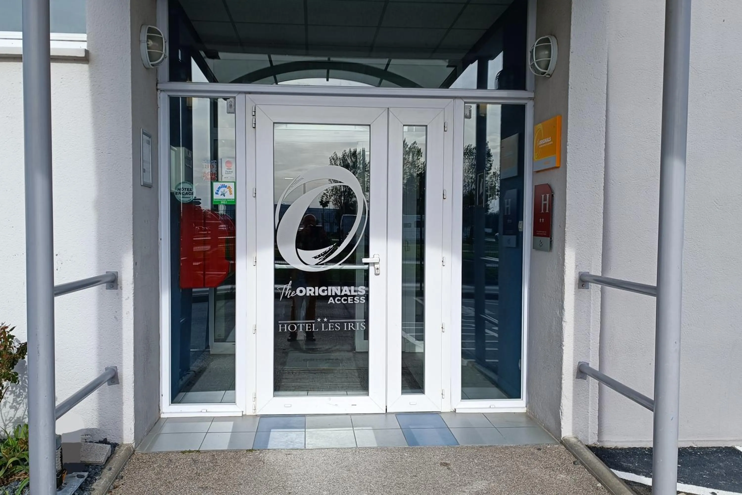 Facade/entrance in The Originals Access, Hôtel les Iris, Berck-sur-Mer