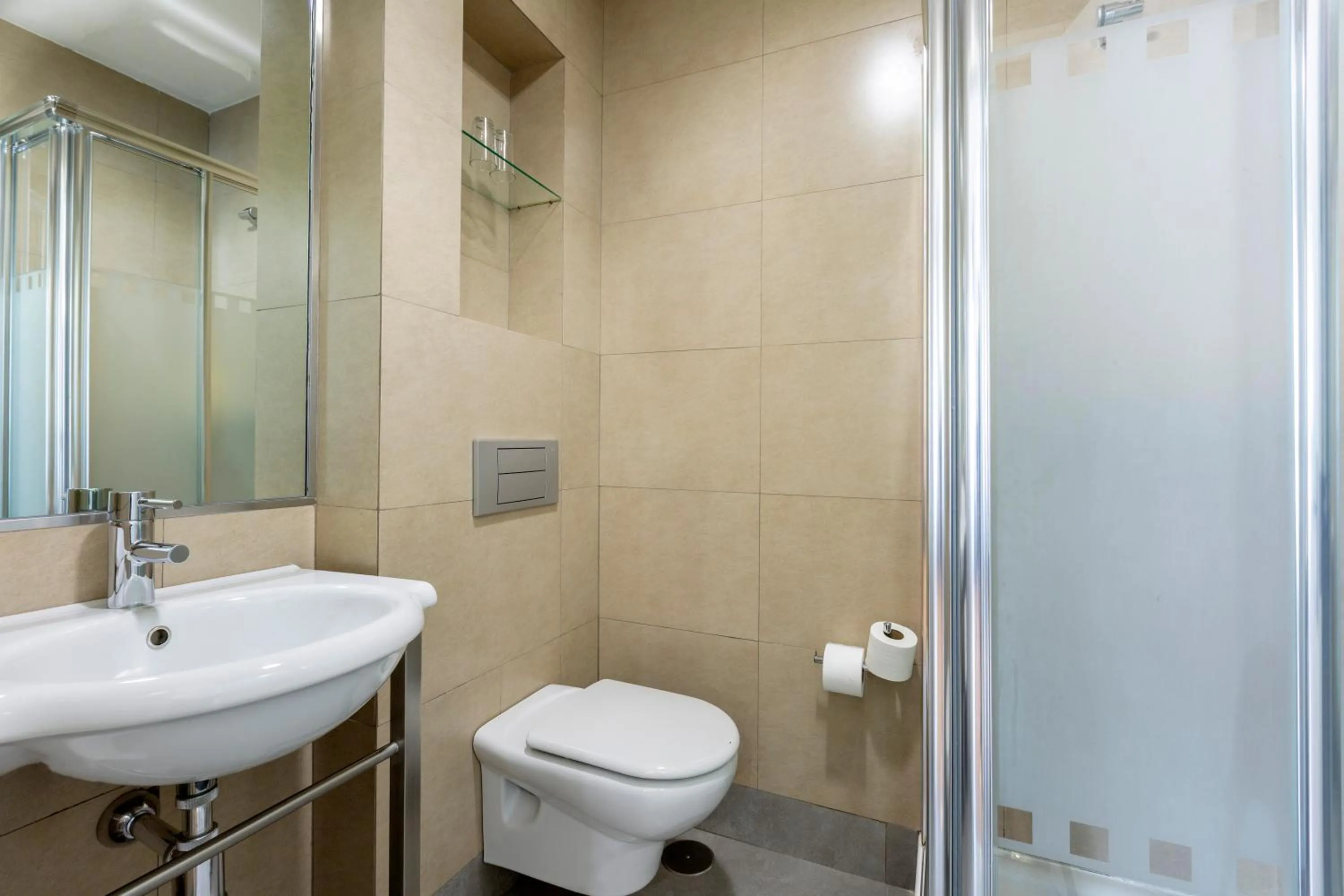 Bathroom in Hostal Abadia Madrid