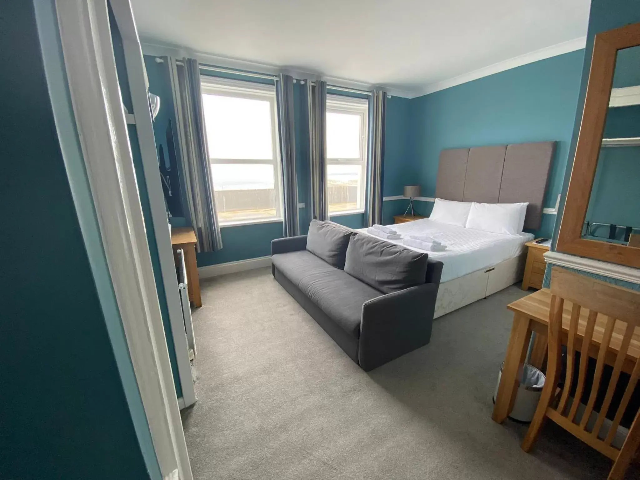 Deluxe Double Room with Sea View in Pentire Newquay Cornwall Hotel Deluxe Double Room with Sea View in Pentire Newquay Cornwall Hotel
