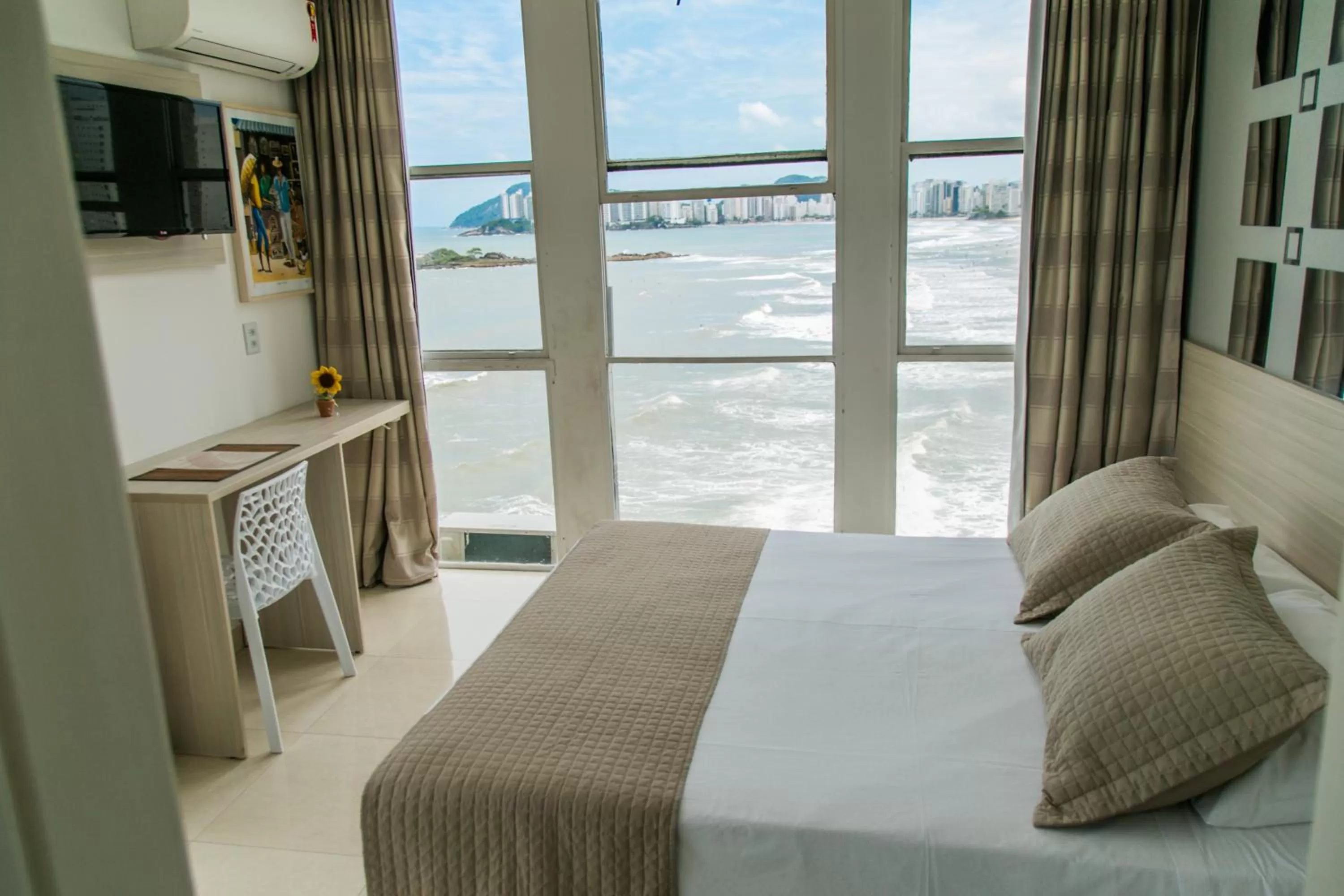 Double Room with Sea View in Grand Hotel Guarujá - A sua Melhor Experiência na Praia!