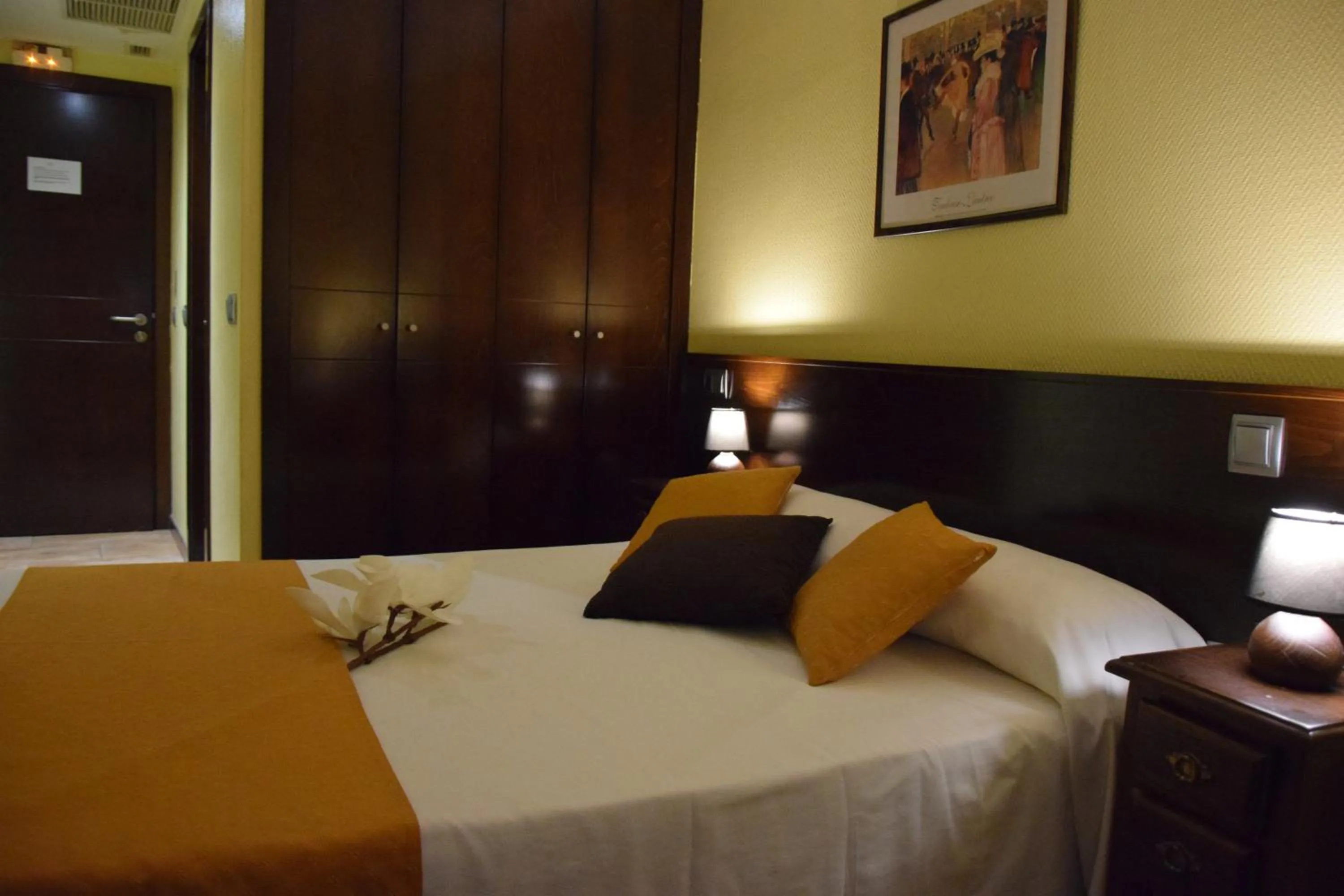 Bed in Hotel Complutense