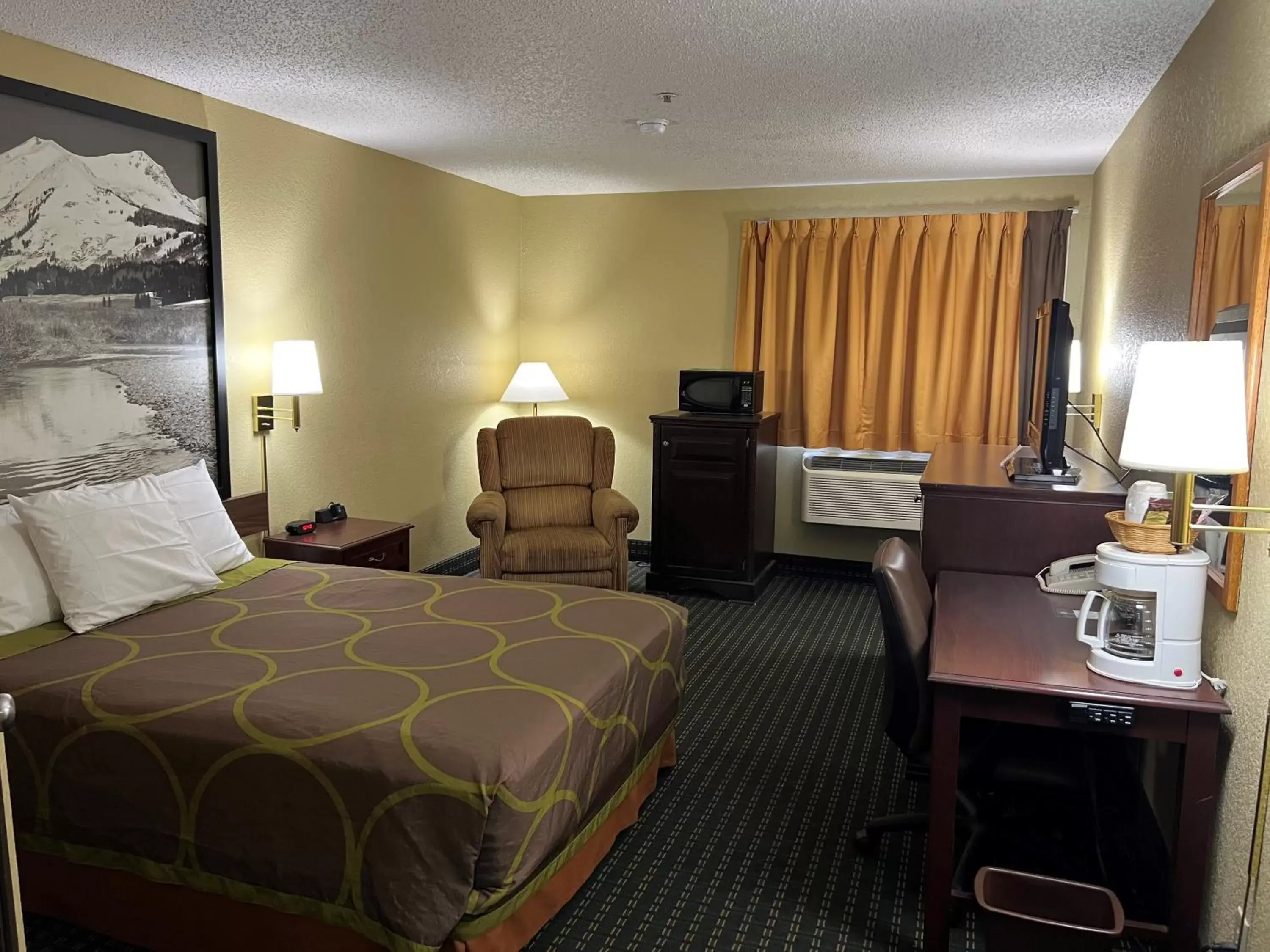 Queen Room - Non-Smoking in Super 8 by Wyndham Trinidad Queen Room - Non-Smoking in Super 8 by Wyndham Trinidad