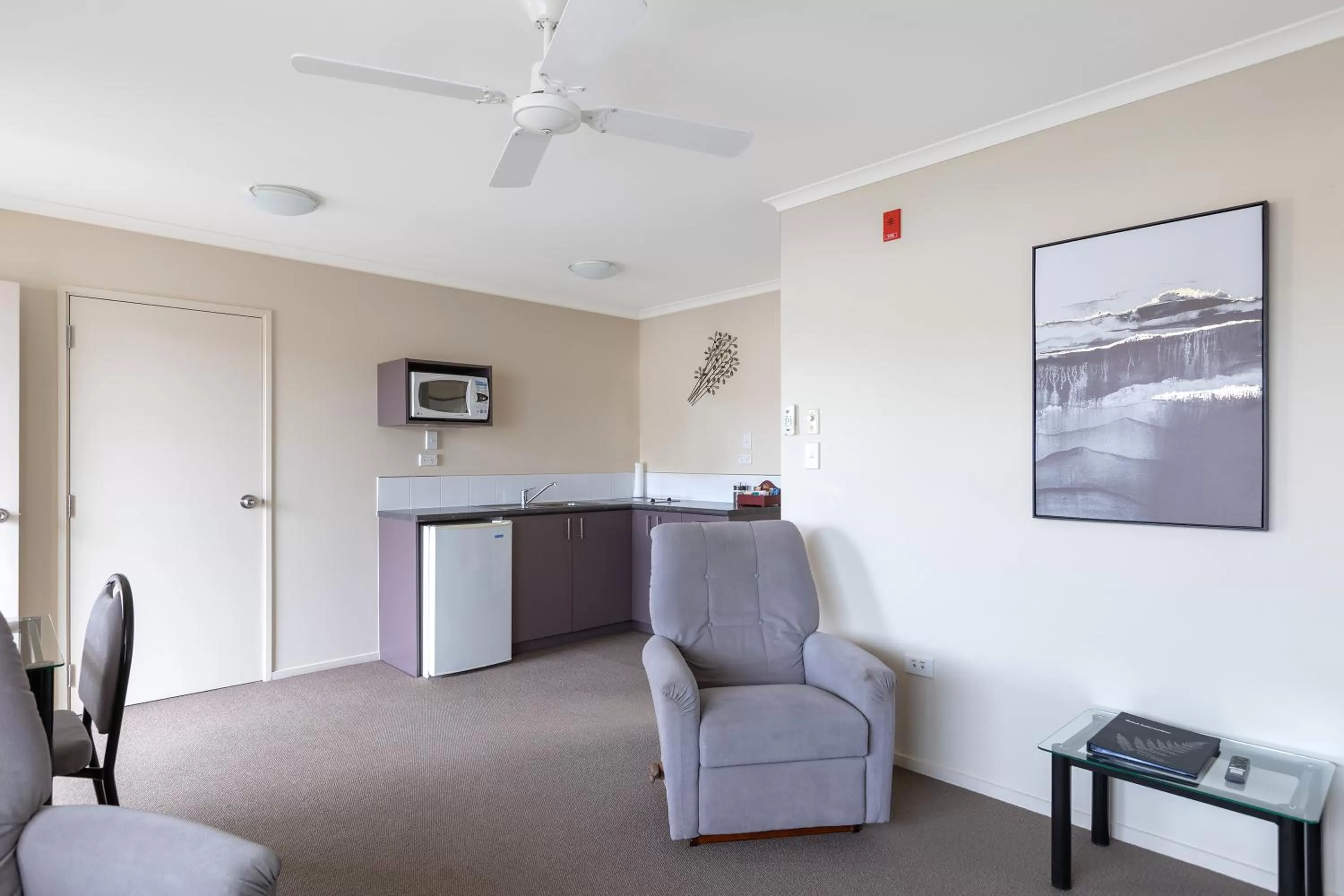 TV and multimedia, Seating Area in BK's Chardonnay Motor Lodge