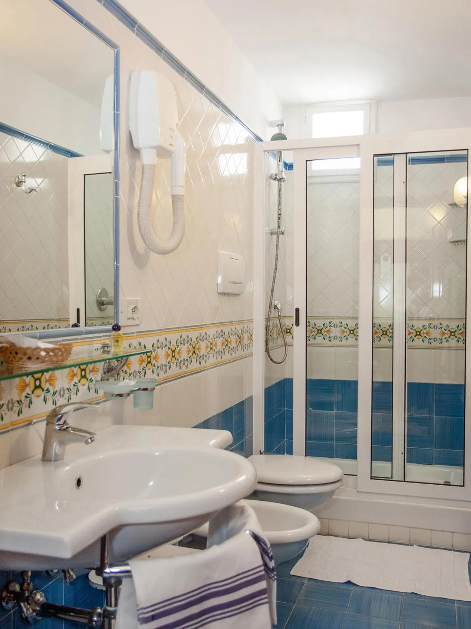 Bathroom in Hotel Amalfi