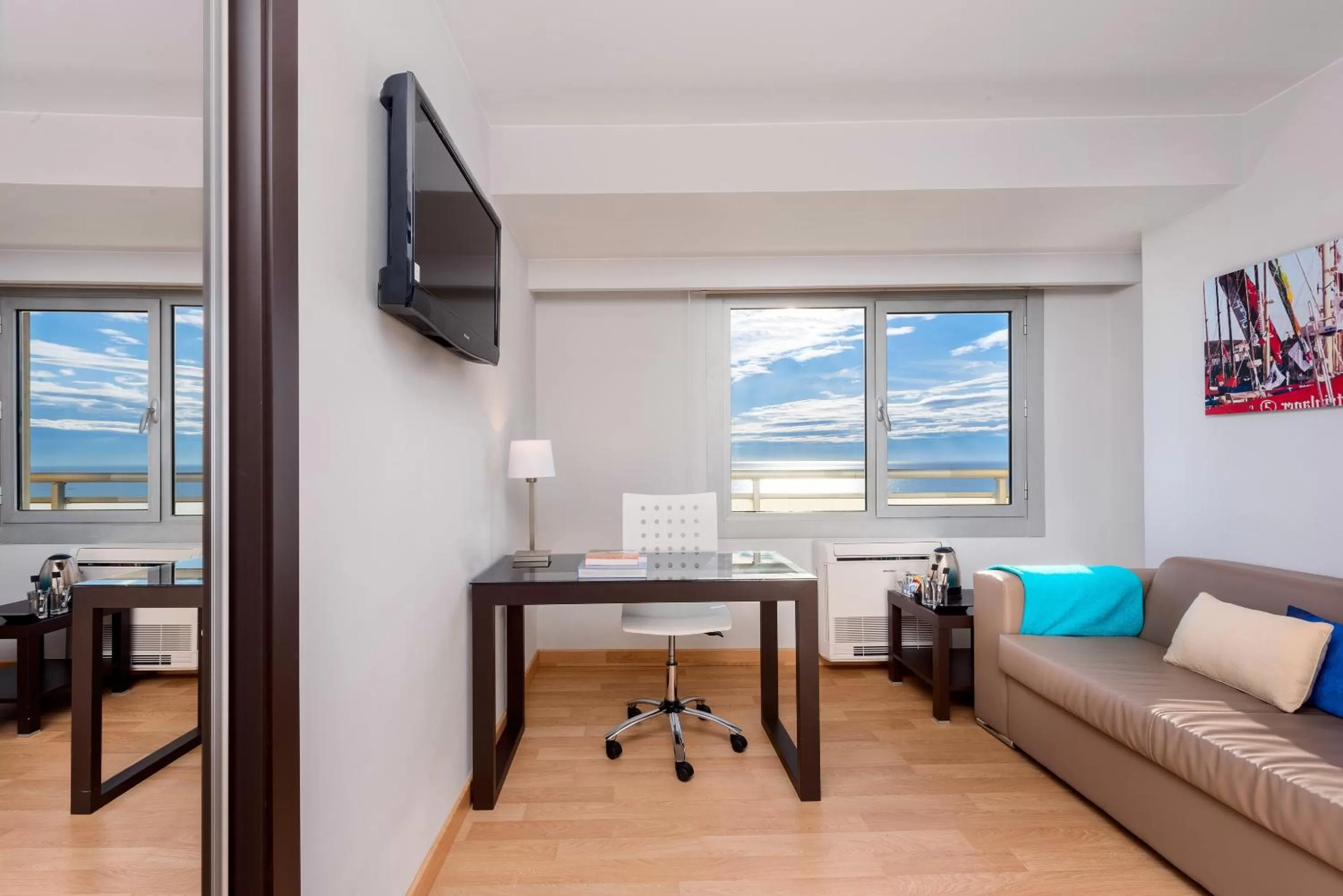 TV and multimedia in Hotel Alicante Gran Sol, affiliated by Meliá