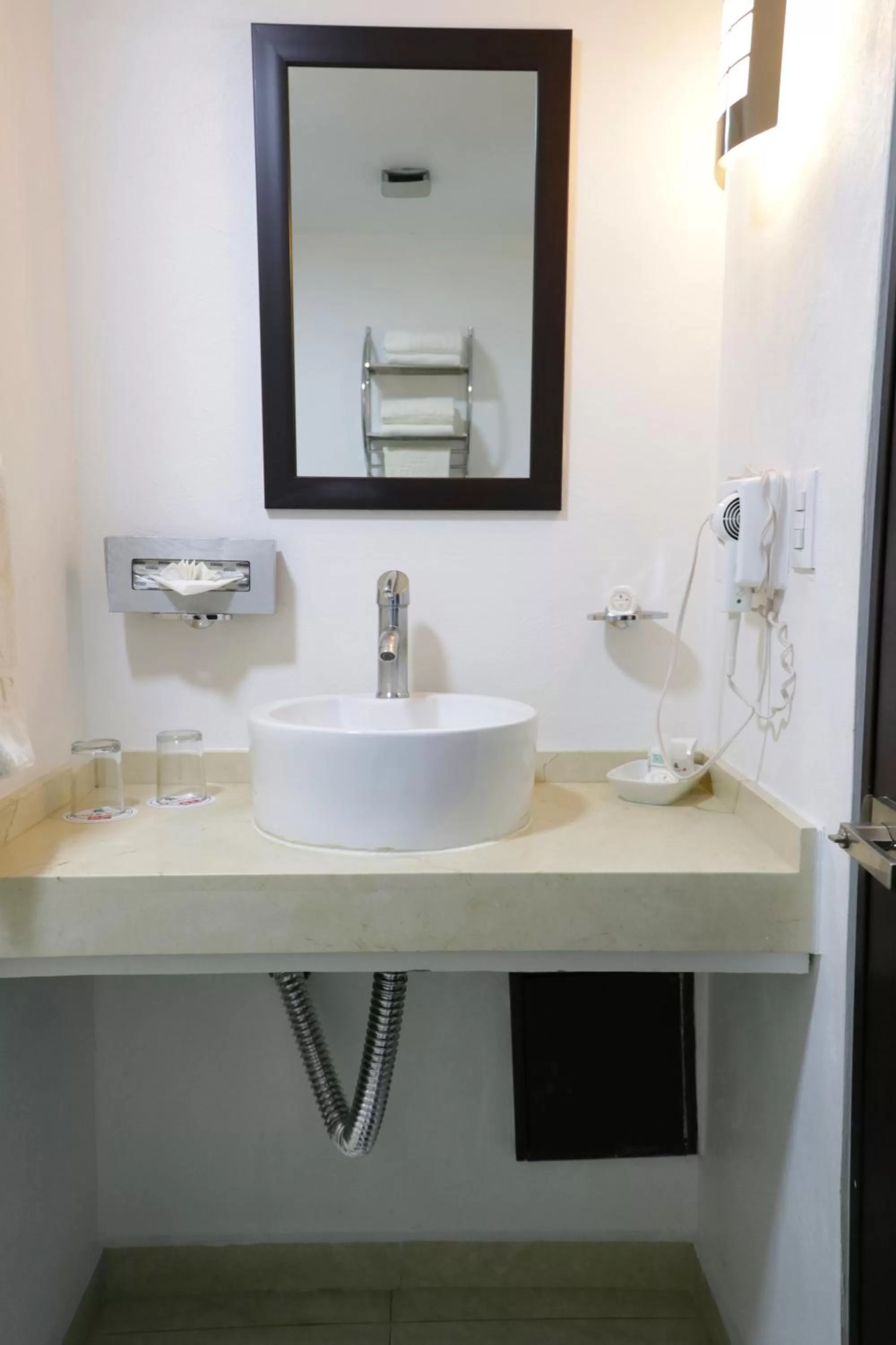 Bathroom in Hotel & Suites PF