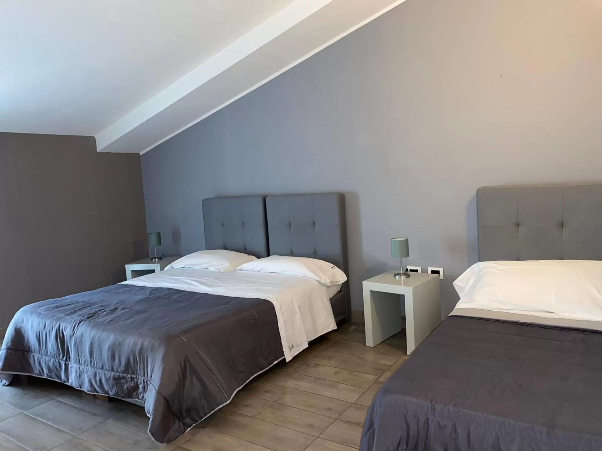 Bedroom, Bed in Victoria Hotel