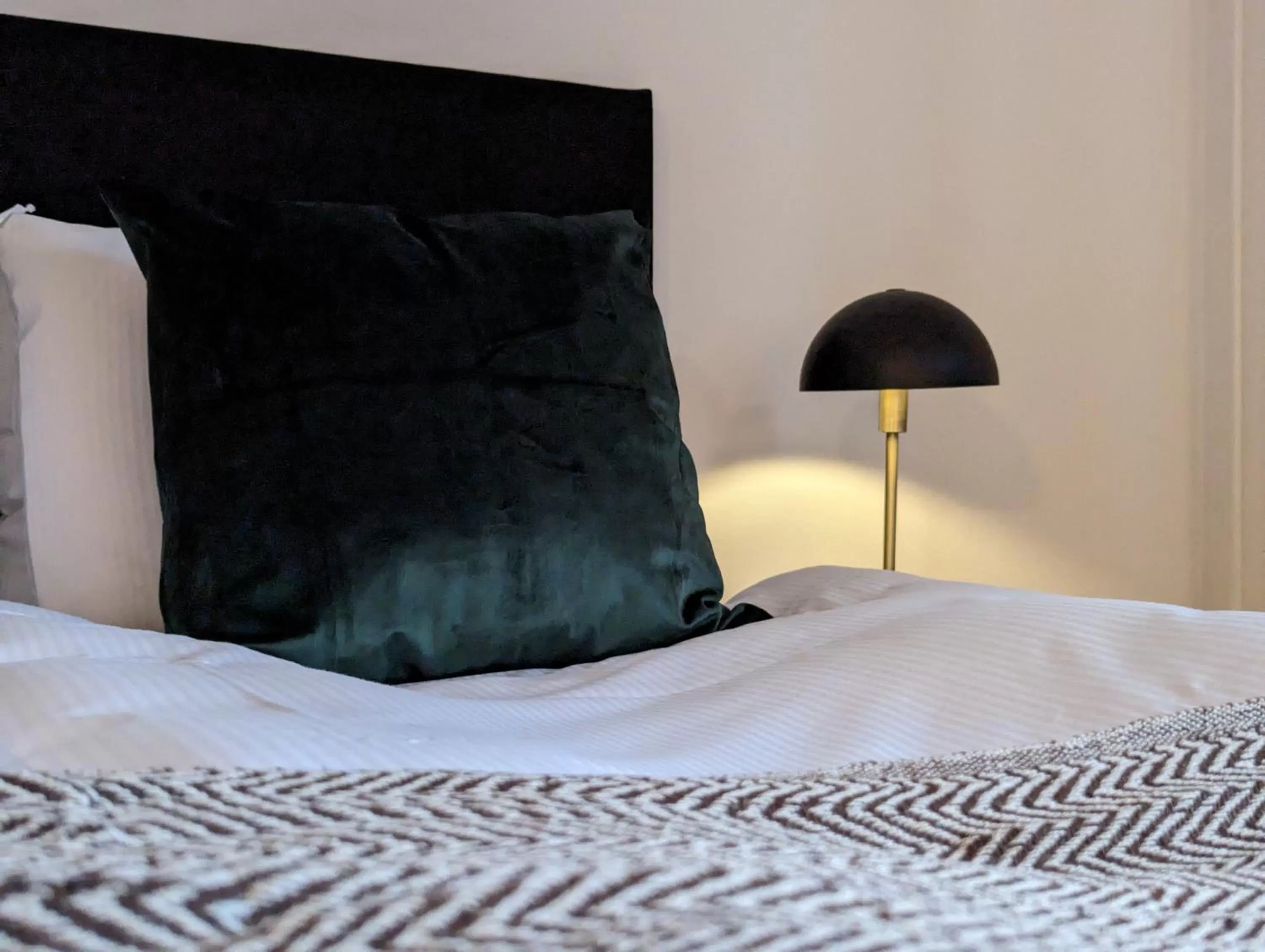 Property building, Bed in Hotell Bro