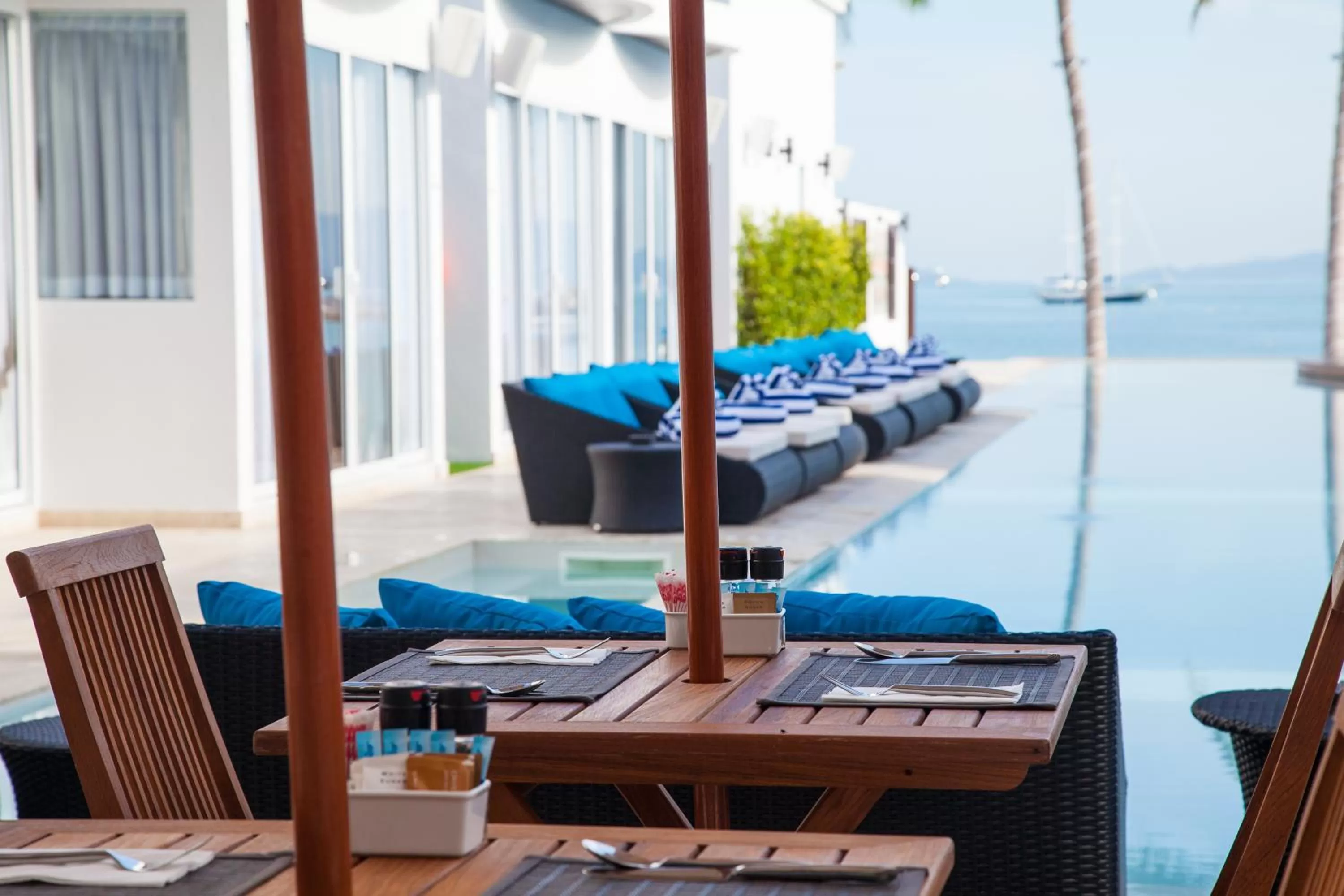 Restaurant/places to eat in The Privilege Hotel Ezra Beach Club