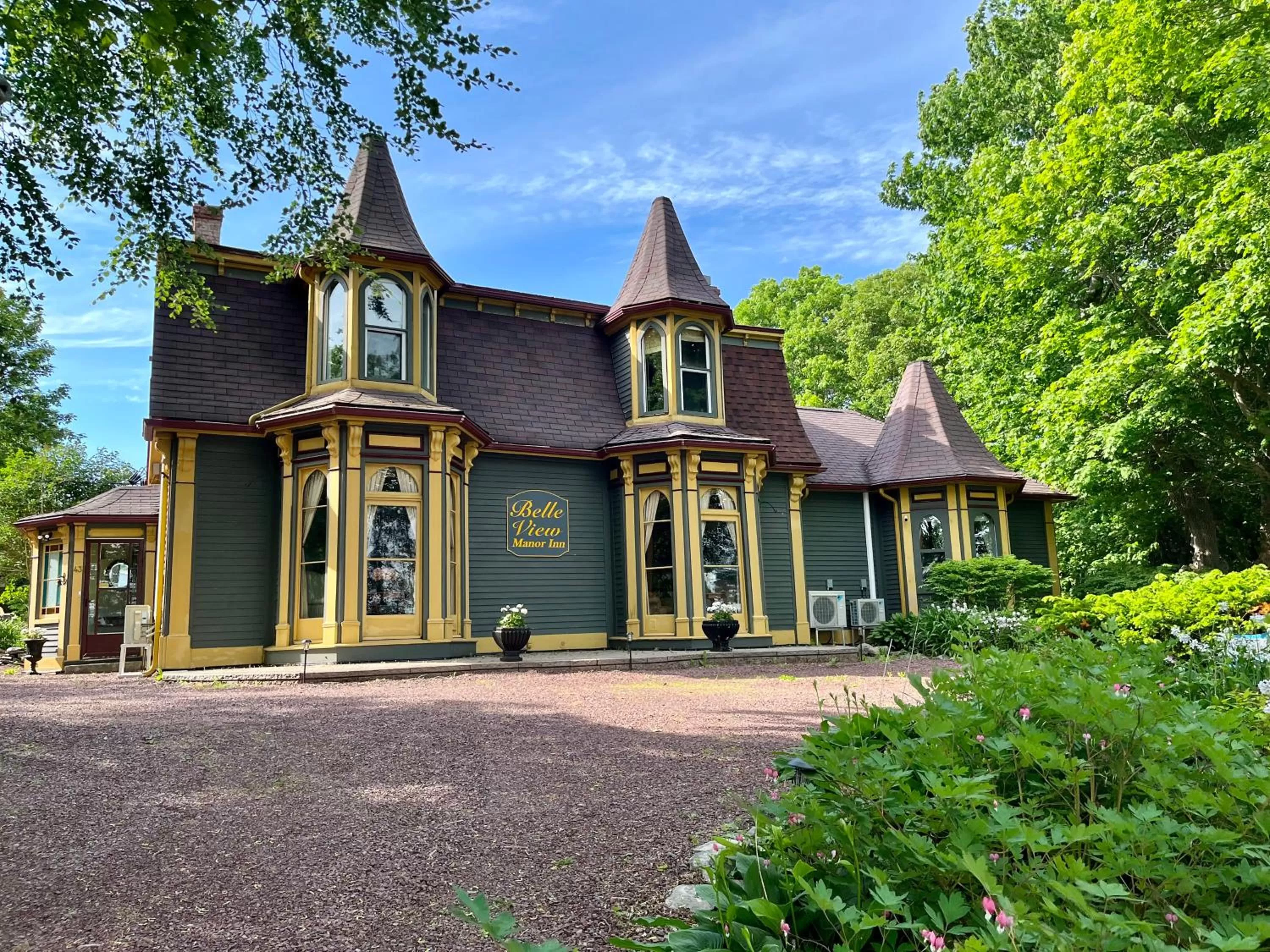 Property building in Belle View Manor Inn