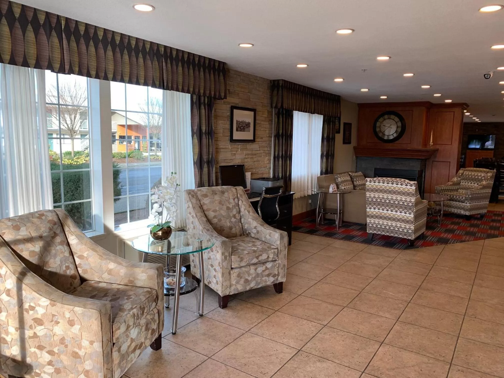 Seating area in Ramada by Wyndham Portland