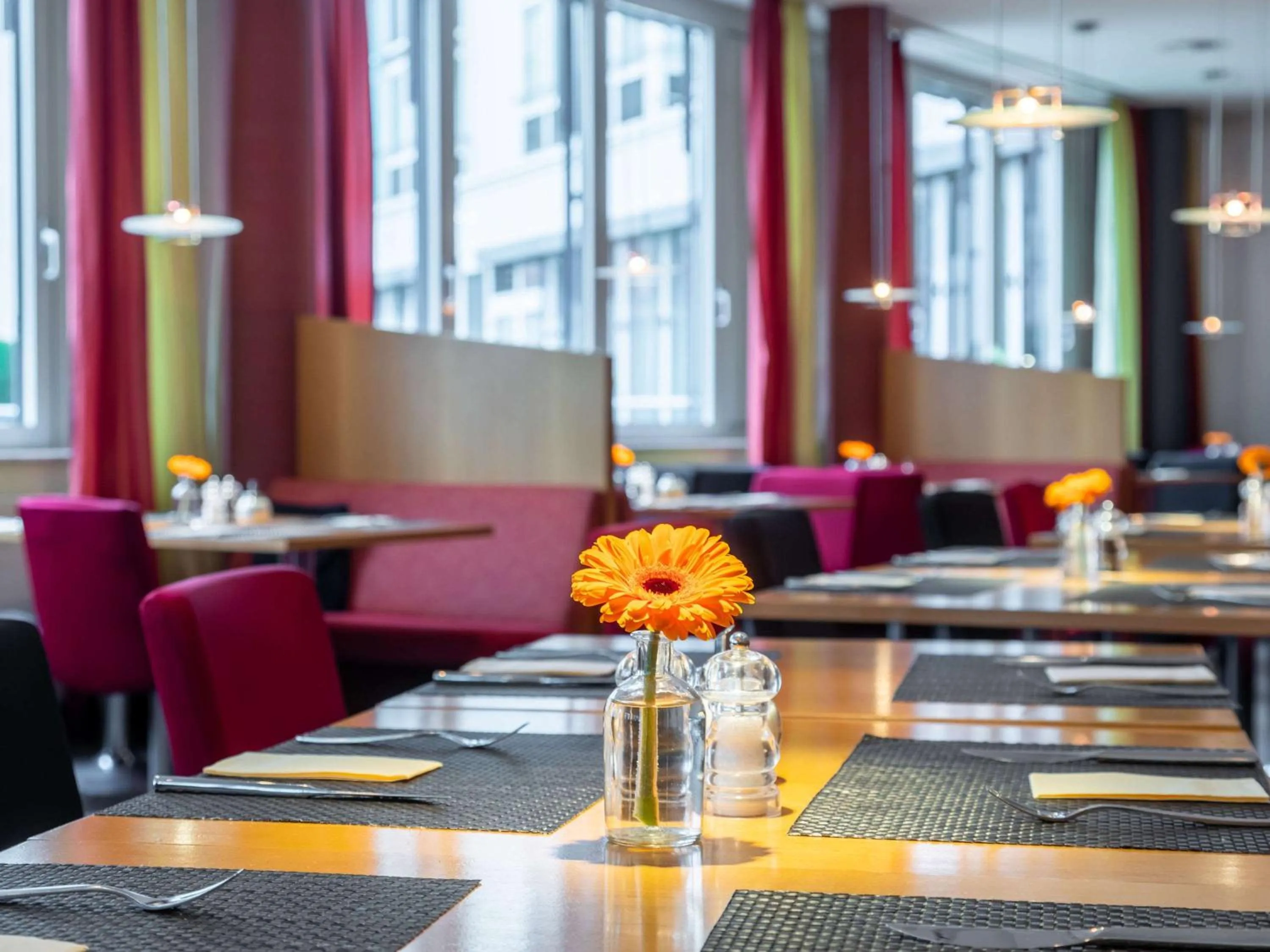 Restaurant/Places to Eat in Novotel Mainz