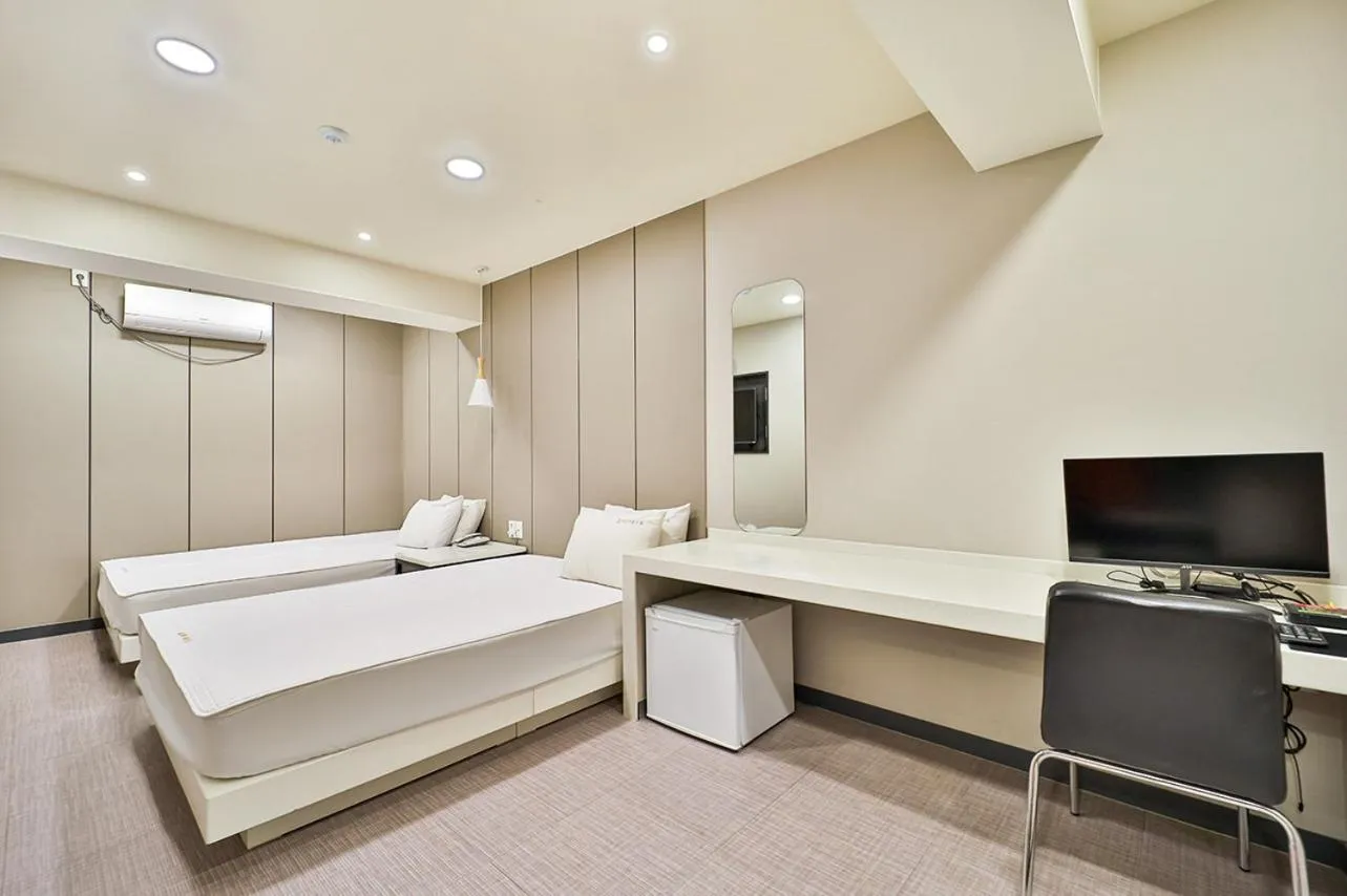 Bedroom, Bed in Top Motel Busan