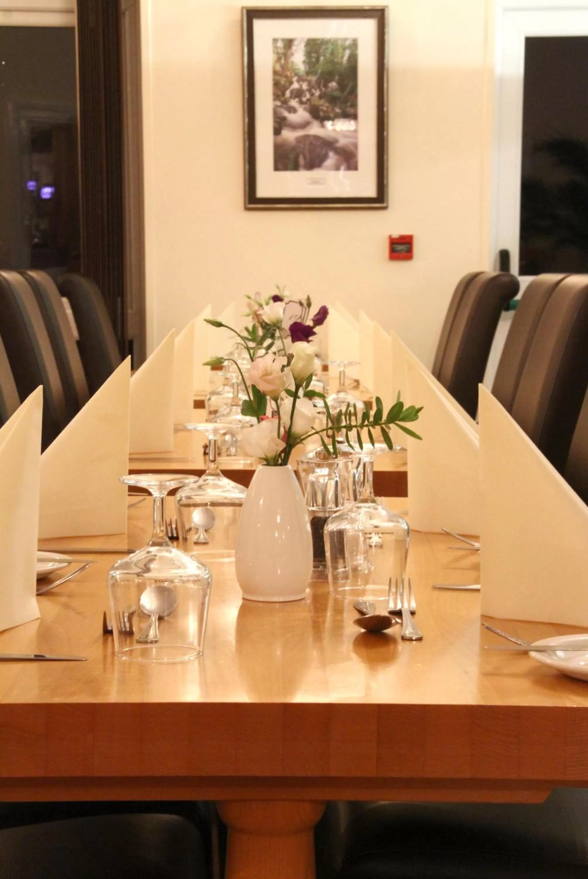 Restaurant/places to eat in Exeter Court Hotel