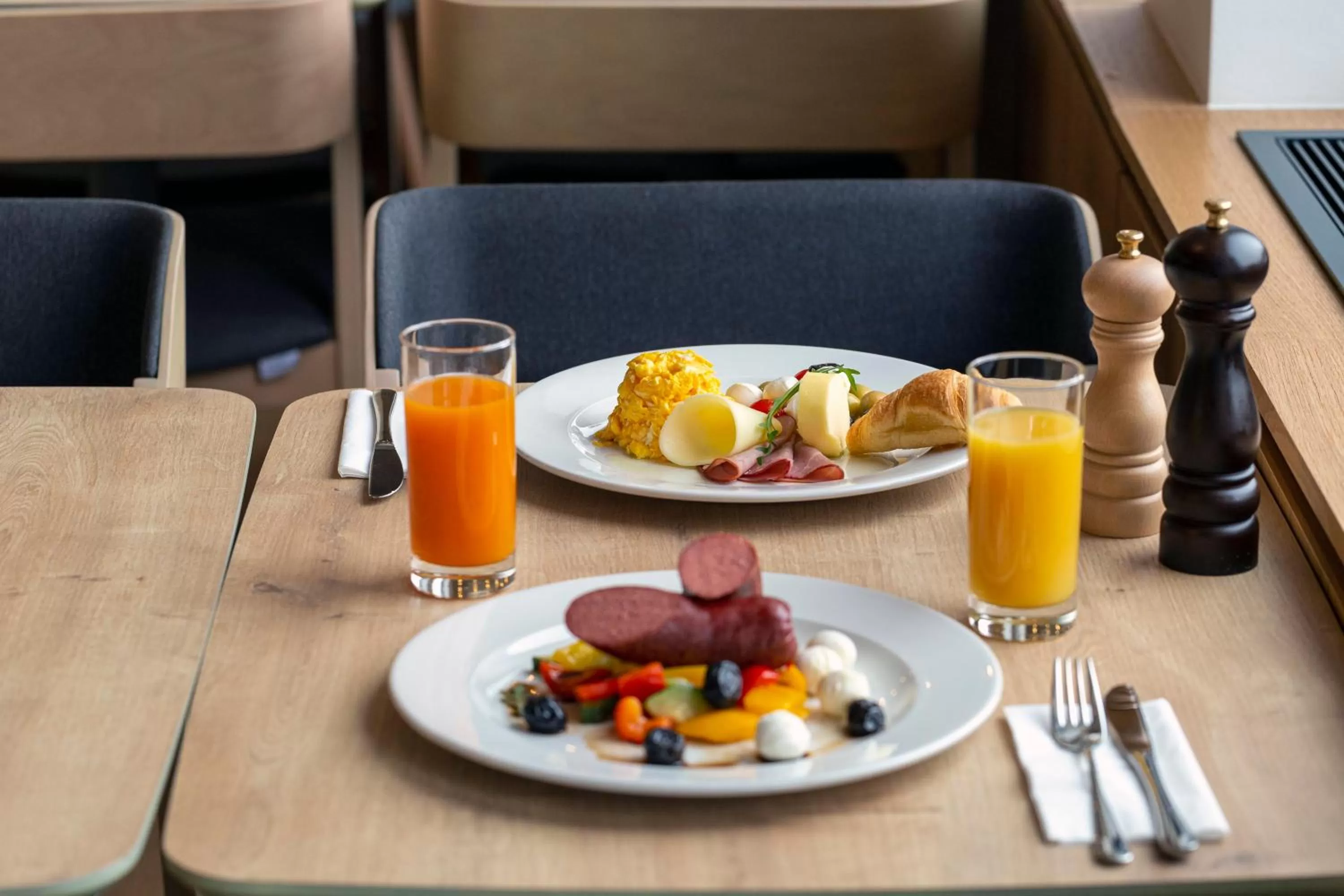 Restaurant/places to eat in Holiday Inn Express - Ljubljana by IHG