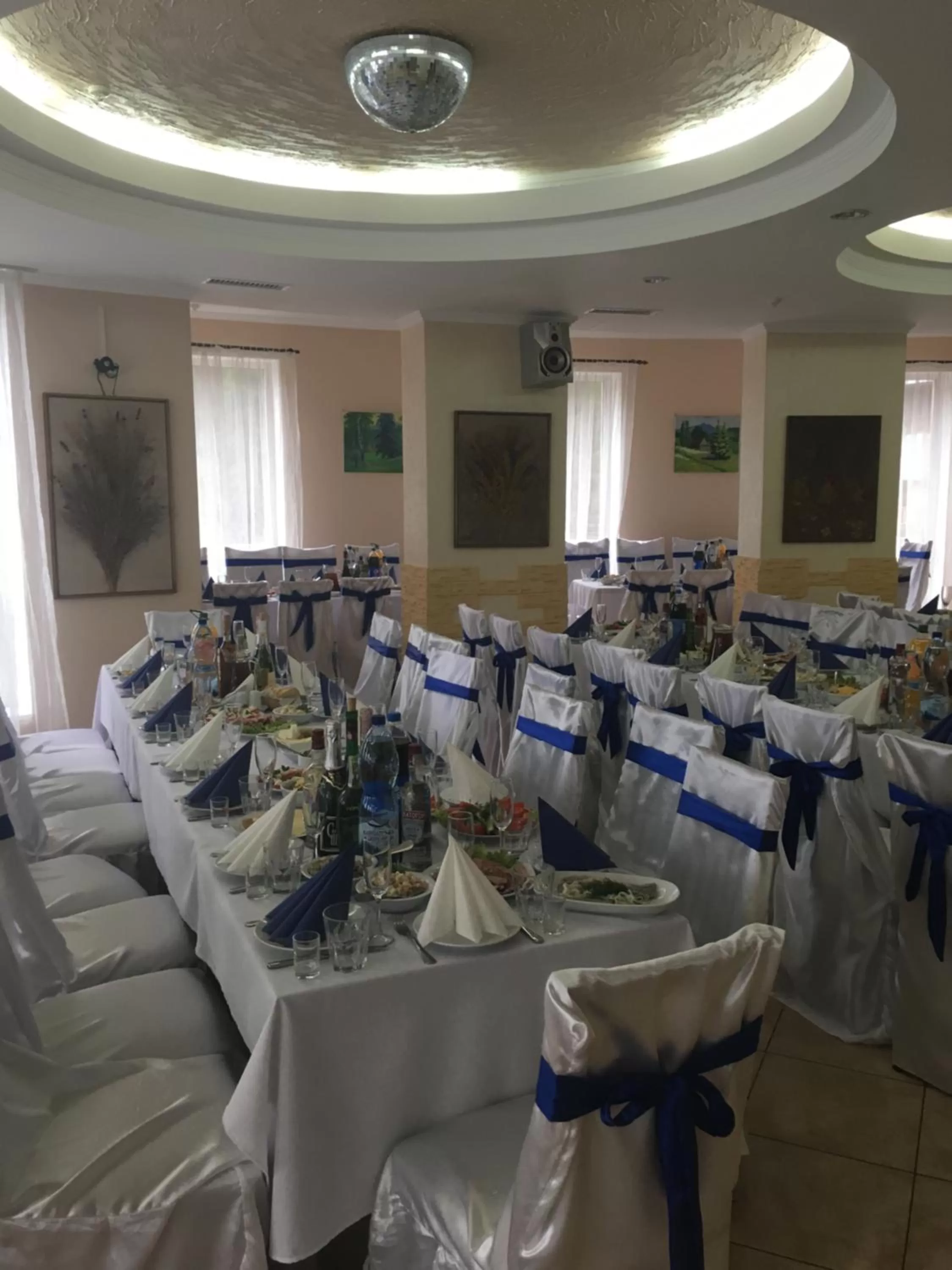 Restaurant/places to eat in Terem