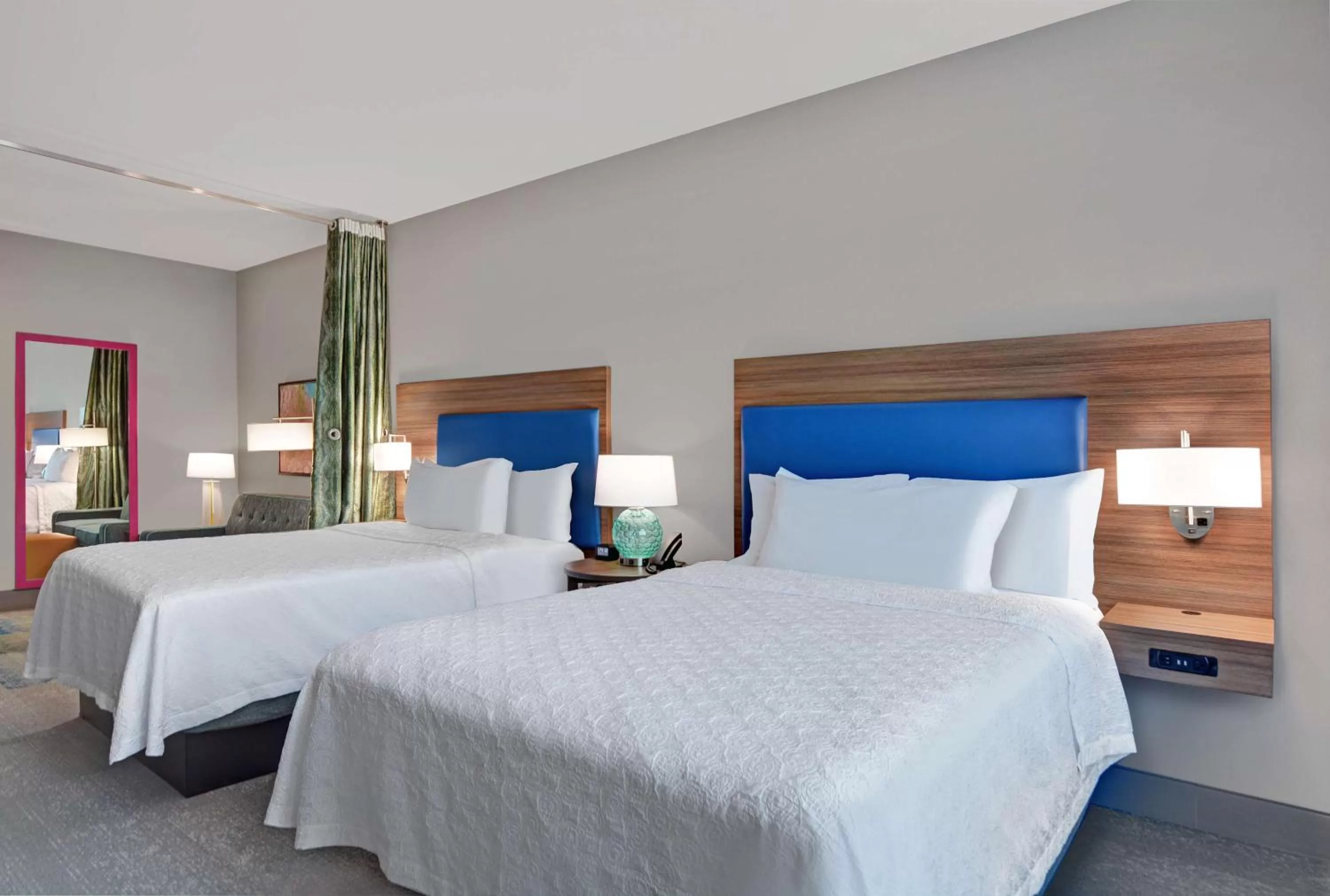 Queen Studio Suite with Bath Tub - Mobility Accessible/Non-Smoking in Home2 Suites By Hilton Bentonville Rogers