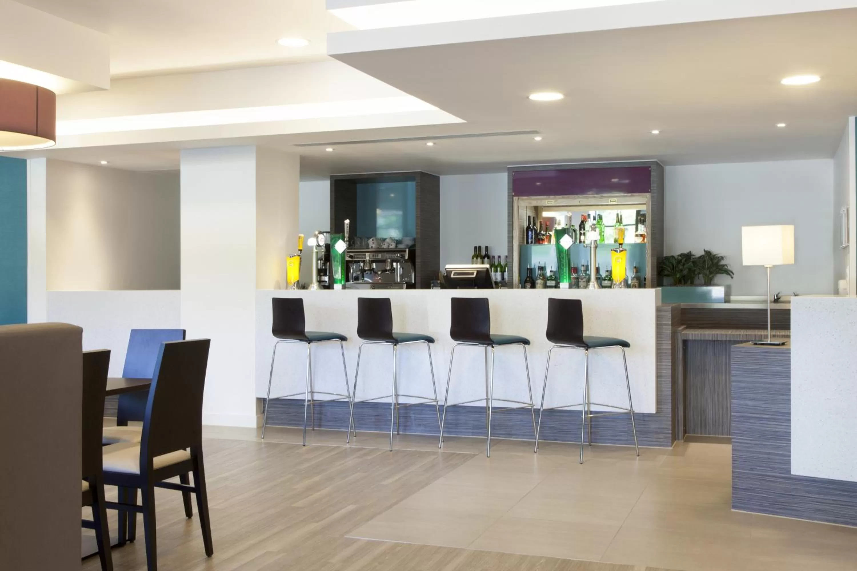 Lounge or bar in Holiday Inn Express Middlesbrough - Centre Square by IHG