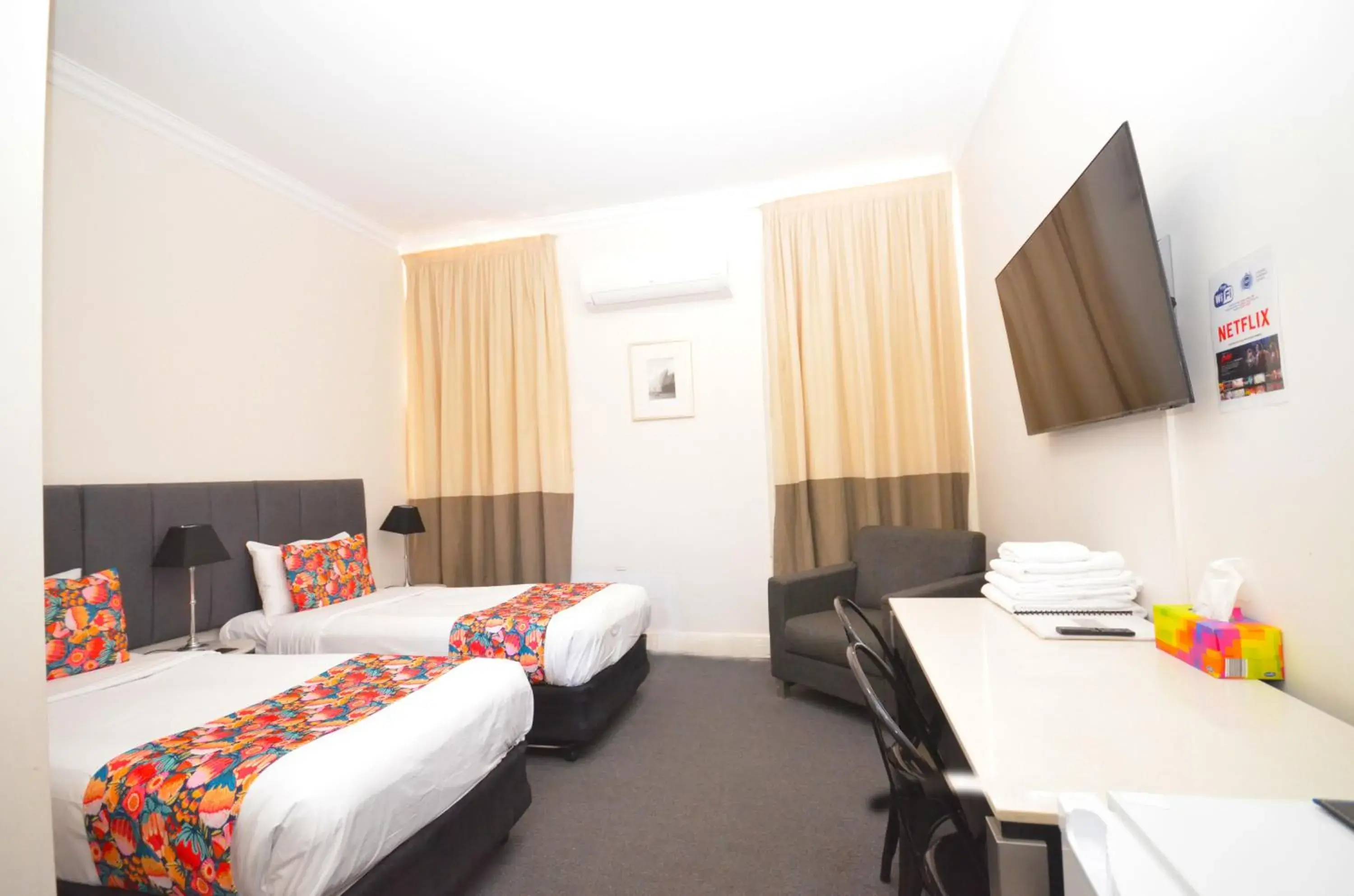 Twin Room with En Suite in The Hallows Accommodation Twin Room with En Suite in The Hallows Accommodation