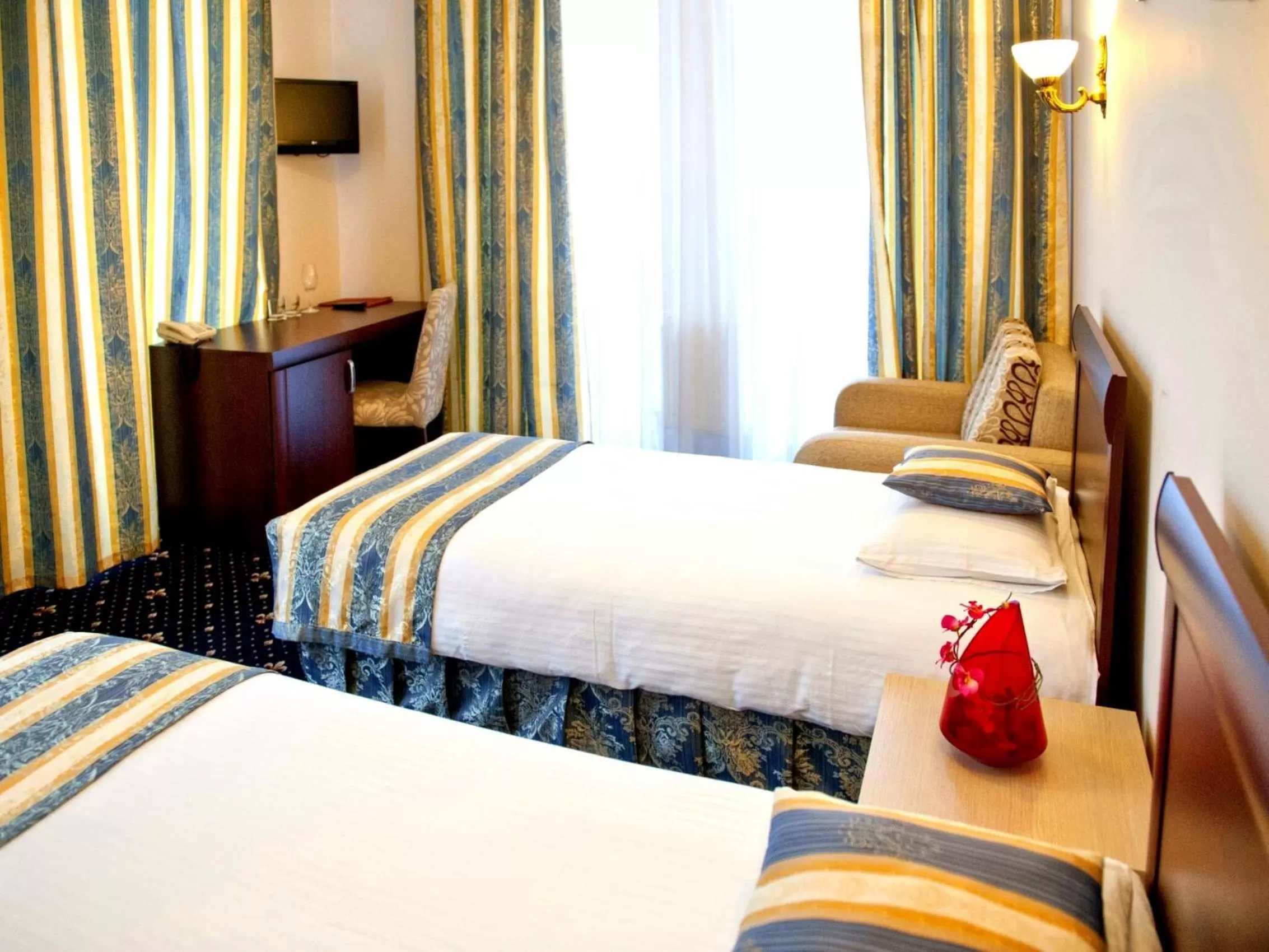 Bed in Manhattan Hotel & Restaurant