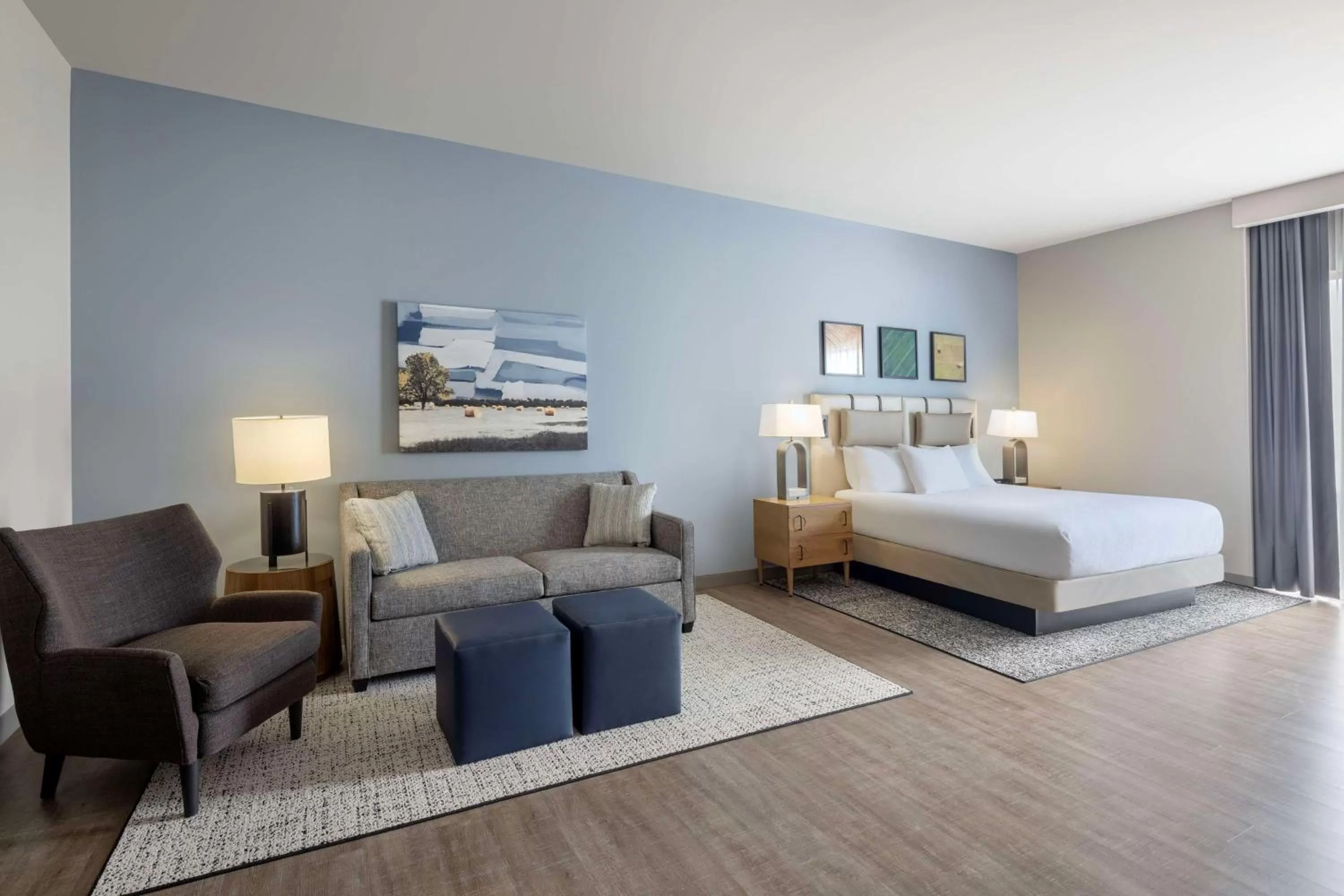 Bed in Embassy Suites By Hilton Bowling Green