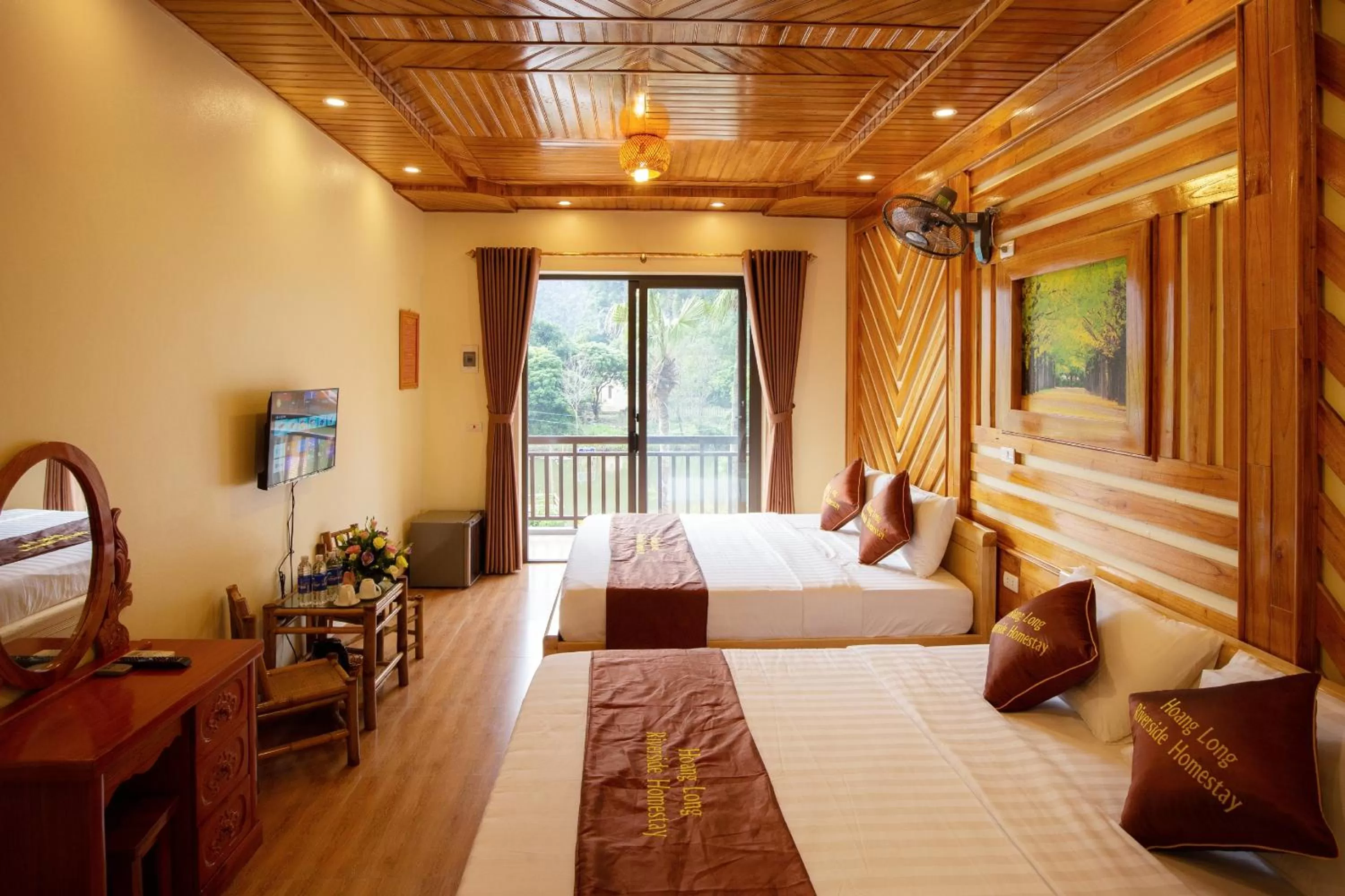 HoangLong Riverside Homestay