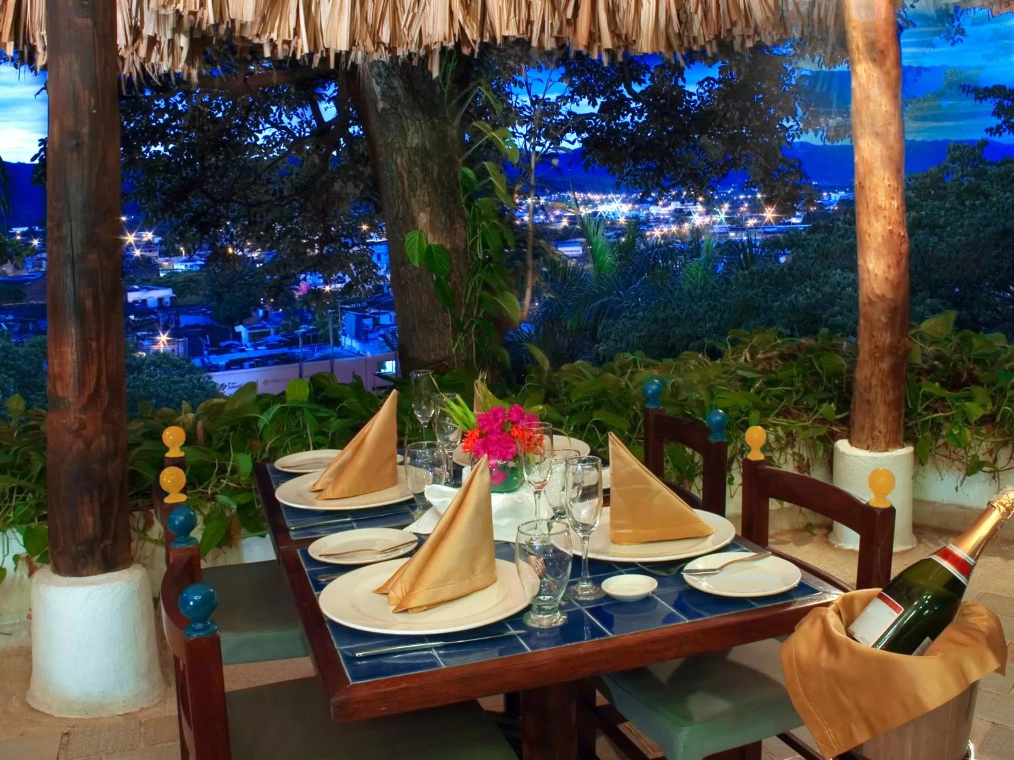 Restaurant/places to eat in Hotel Tocarema