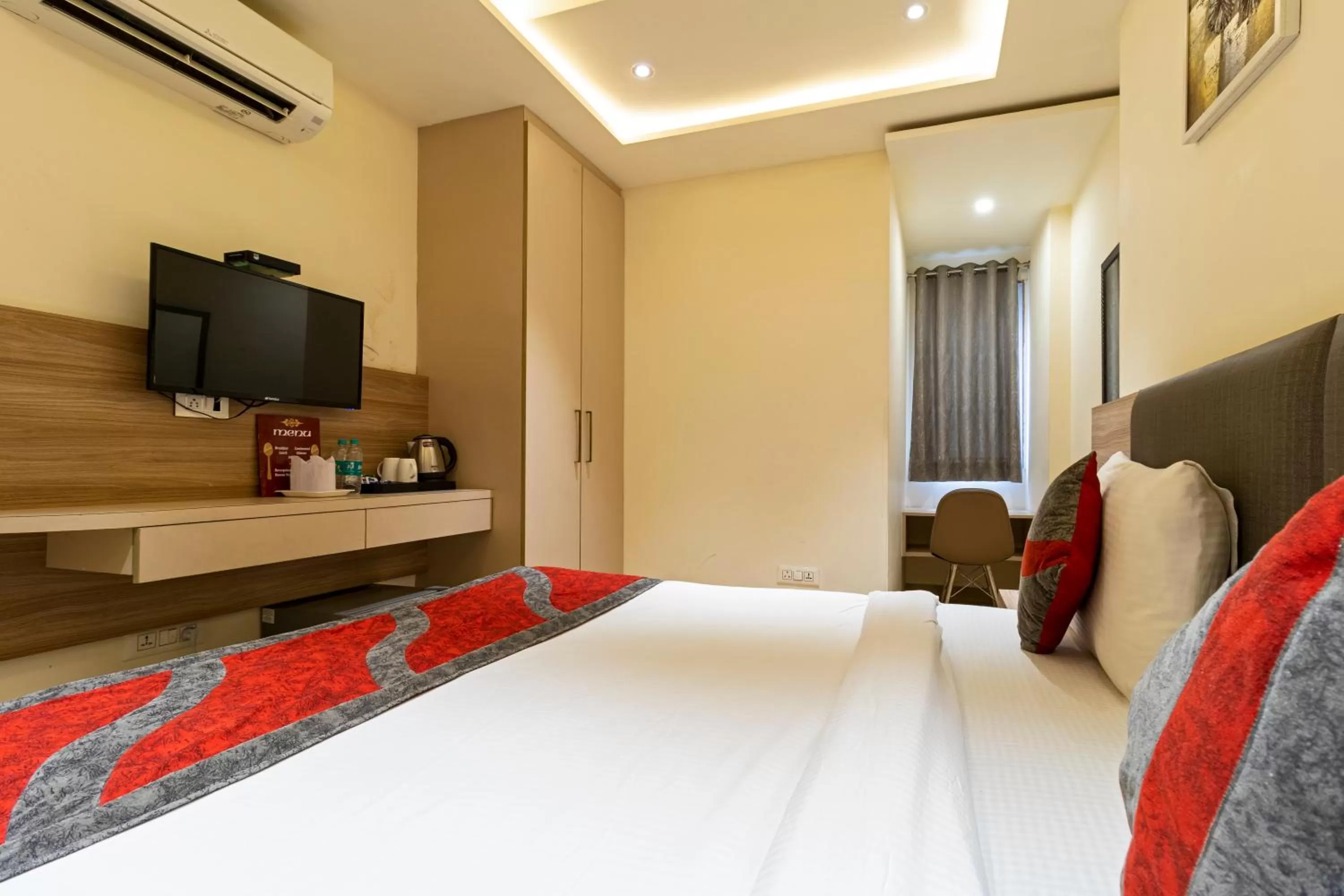 Bedroom, Bed in Hotel Tripple Tree - Karol Bagh