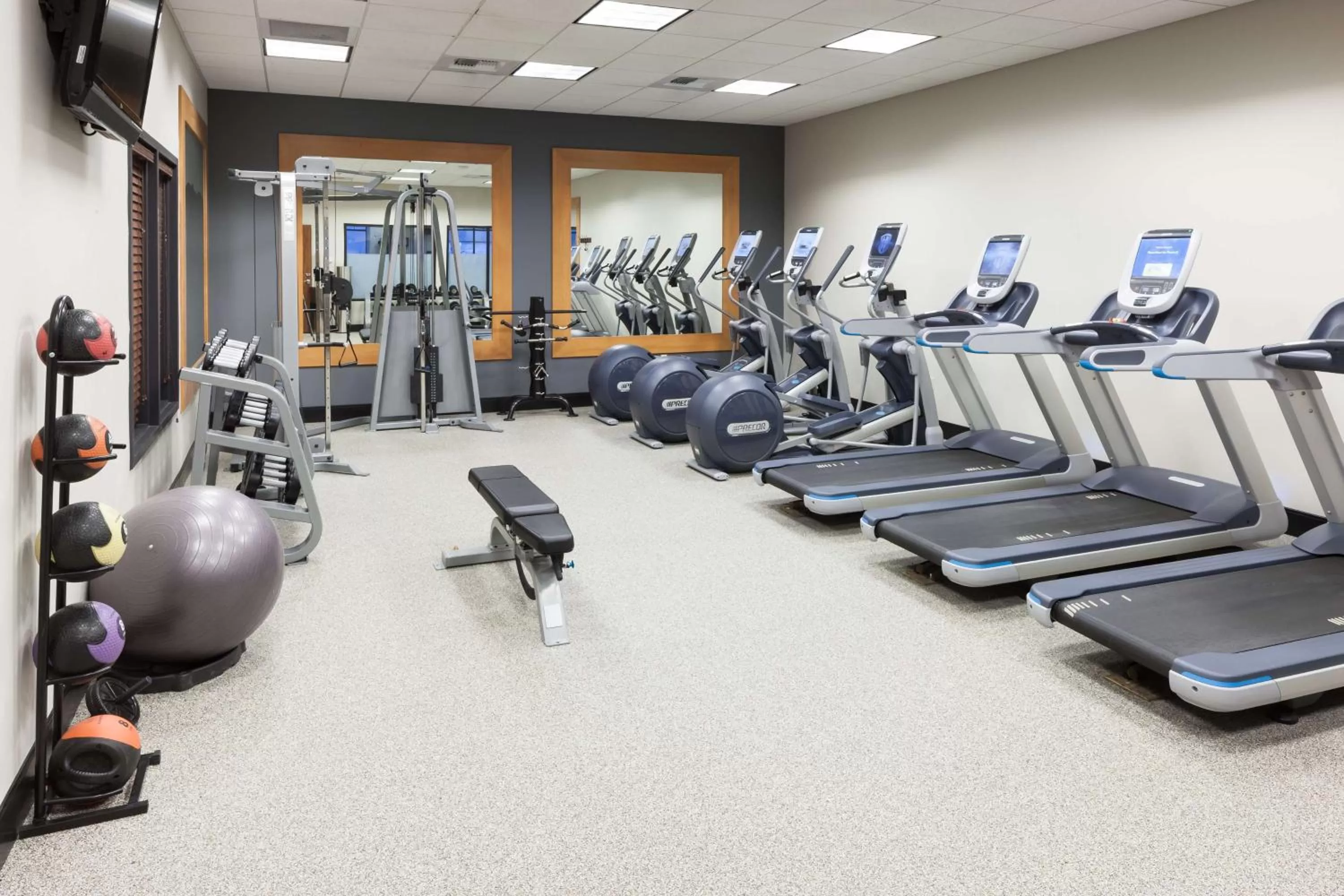 Fitness centre/facilities in Embassy Suites Anchorage