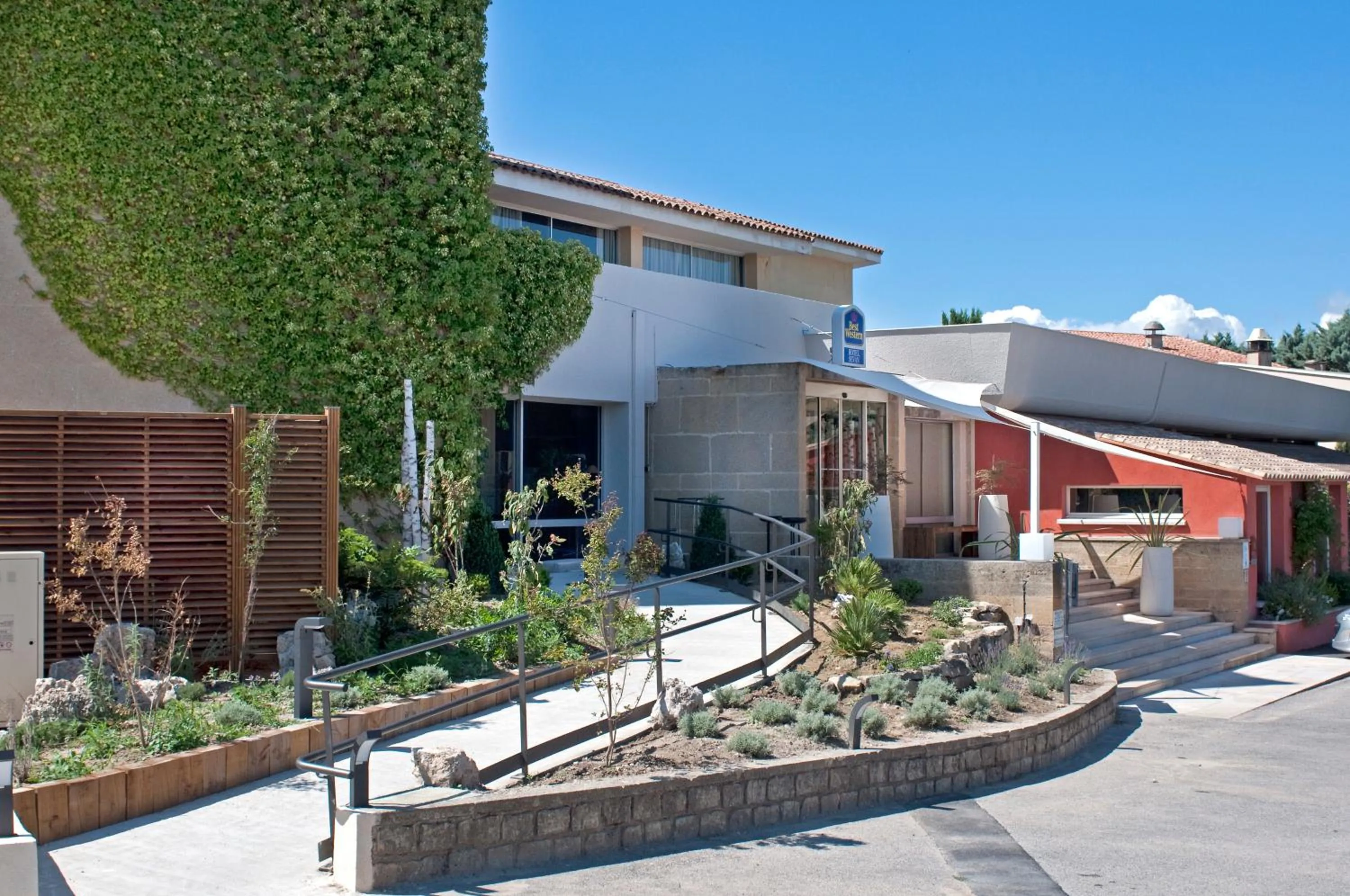 Property building in Best Western Sévan Parc Hôtel