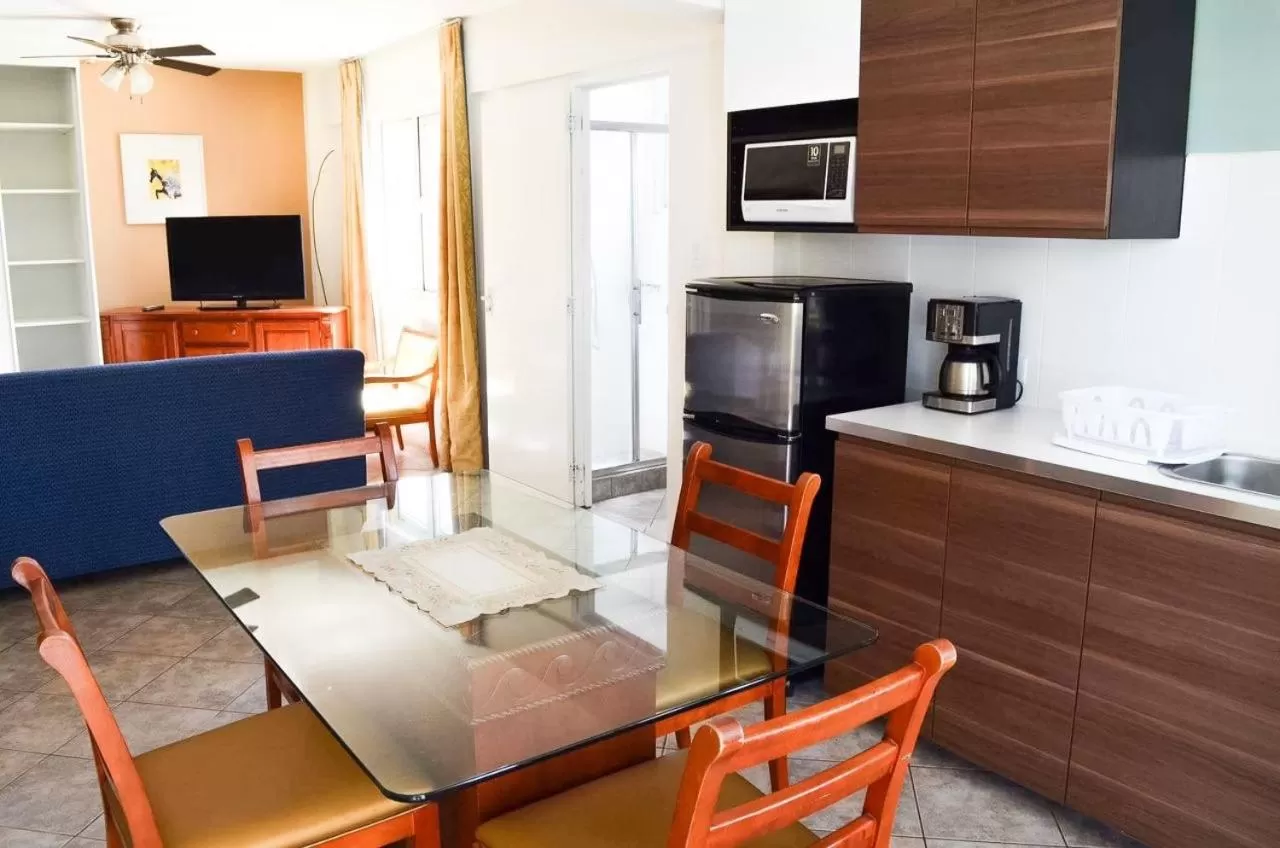 TV/Entertainment Center in La Felicidad