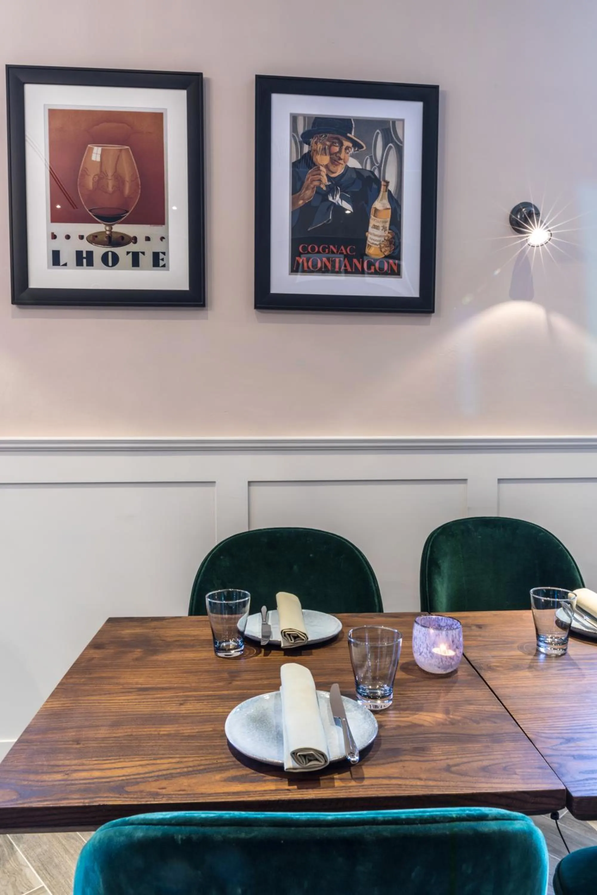 Restaurant/Places to Eat in Mas du Brulat