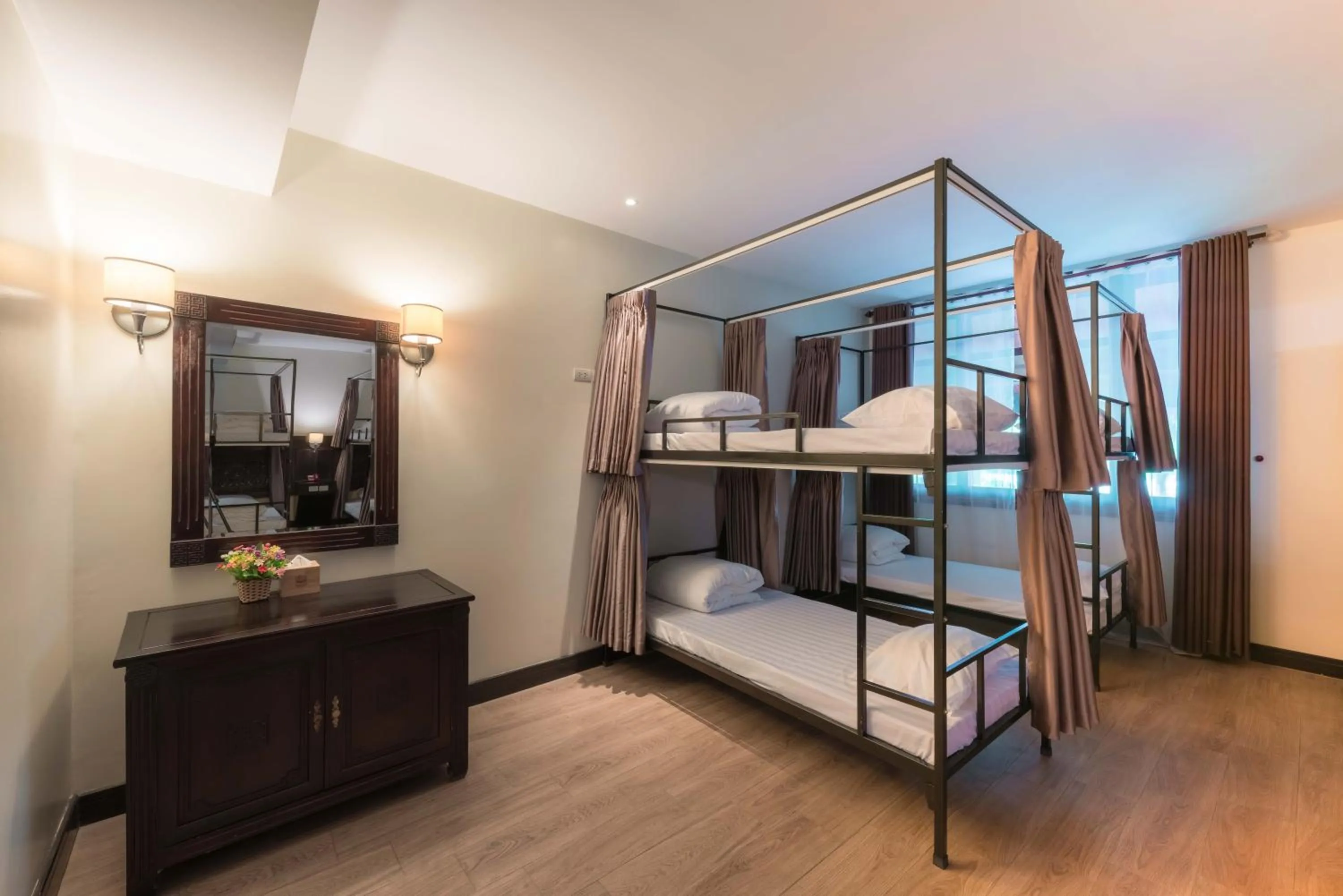 bunk bed, Bed in Khách xá Bái Đính