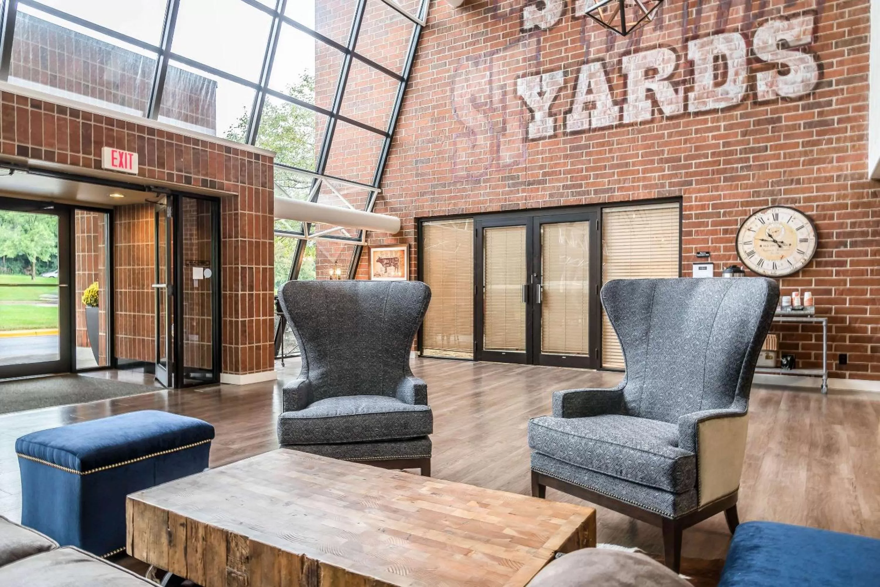 Lobby or reception in enVision Hotel Saint Paul South
