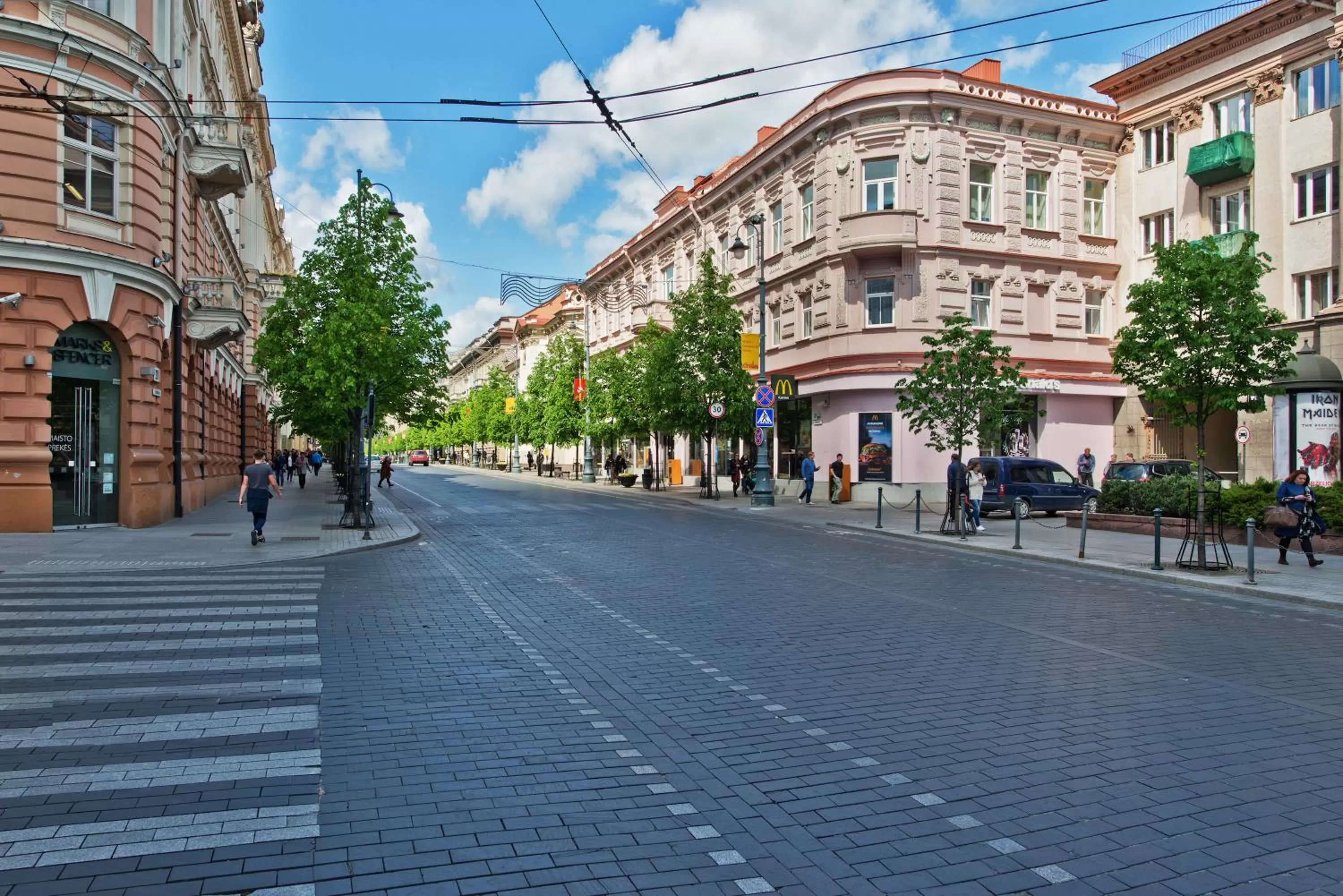 Facade/entrance in 15th Avenue