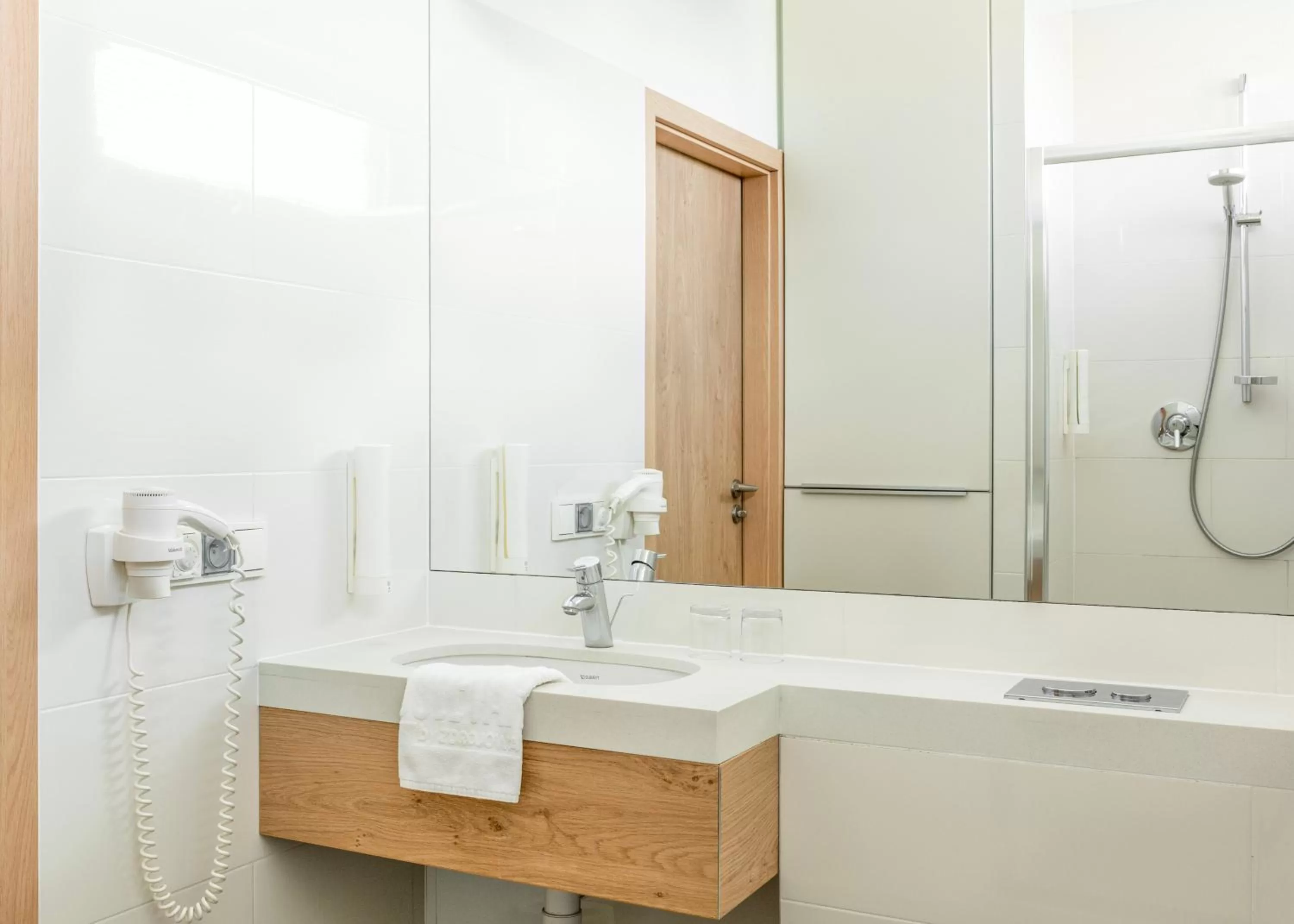 Bathroom in Boulevard Ustronie Morskie by Zdrojowa