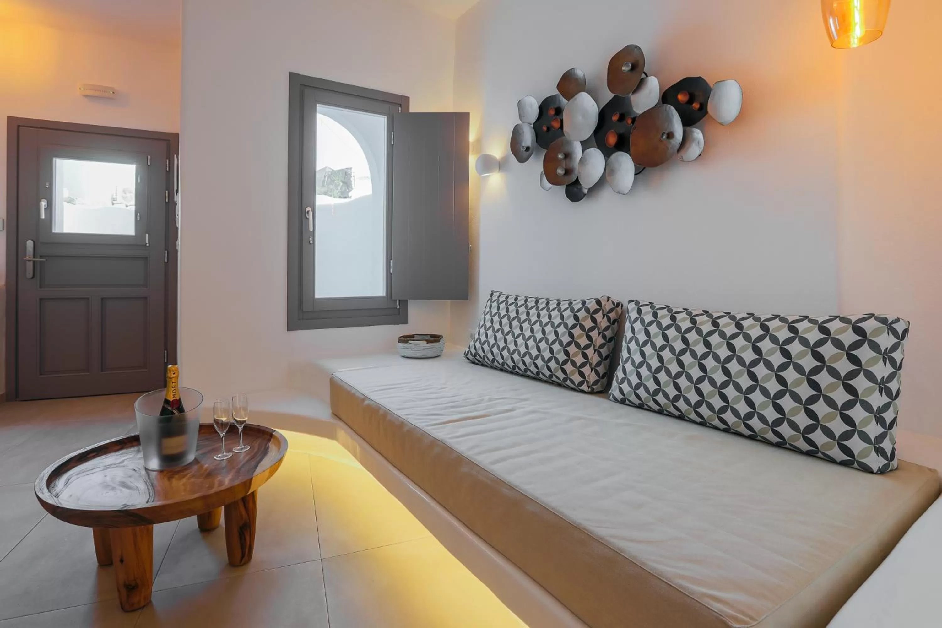 Living room, Bed in Eternity Suites Santorini