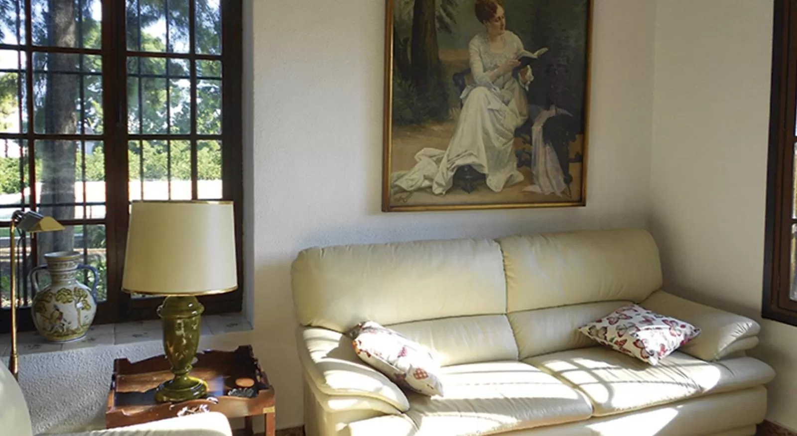 Communal lounge/ TV room in El Sequer Casa Rural