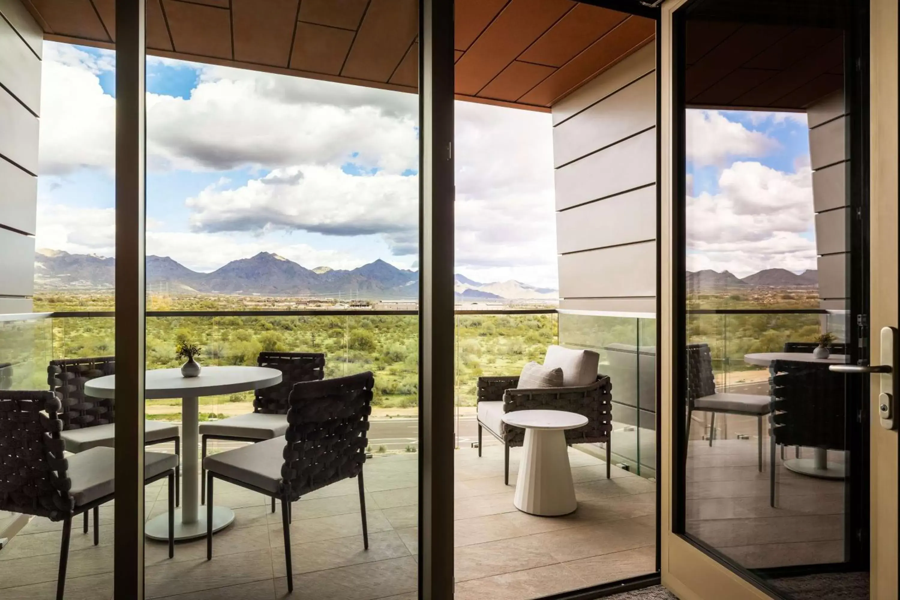 King Bed Accessible with Bath Tub in Hilton North Scottsdale At Cavasson King Bed Accessible with Bath Tub in Hilton North Scottsdale At Cavasson