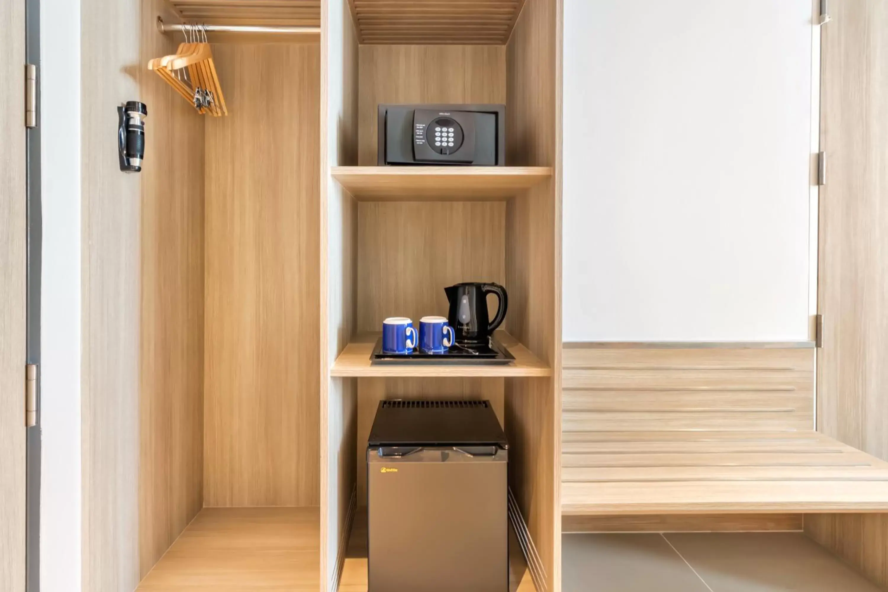 Standard Queen Room - Free Breakfast in Holiday Inn Express Bangkok Soi Soonvijai by IHG Standard Queen Room - Free Breakfast in Holiday Inn Express Bangkok Soi Soonvijai by IHG